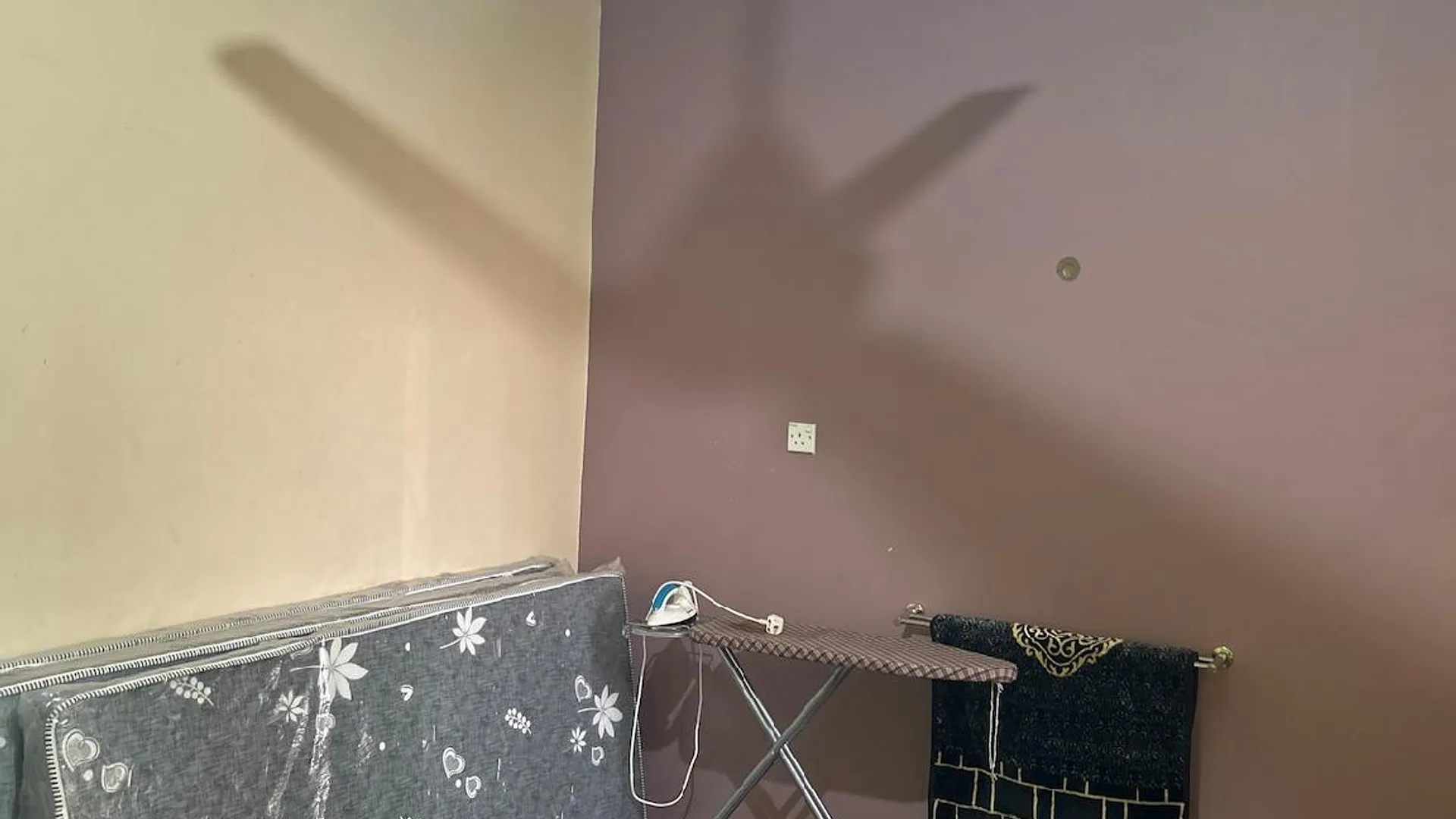 코타키나발루 푸타탄의 프라이빗 하우스 (m², 침실 4개, 프라이빗 욕실 3개) 2성급 싱글룸 레스토랑