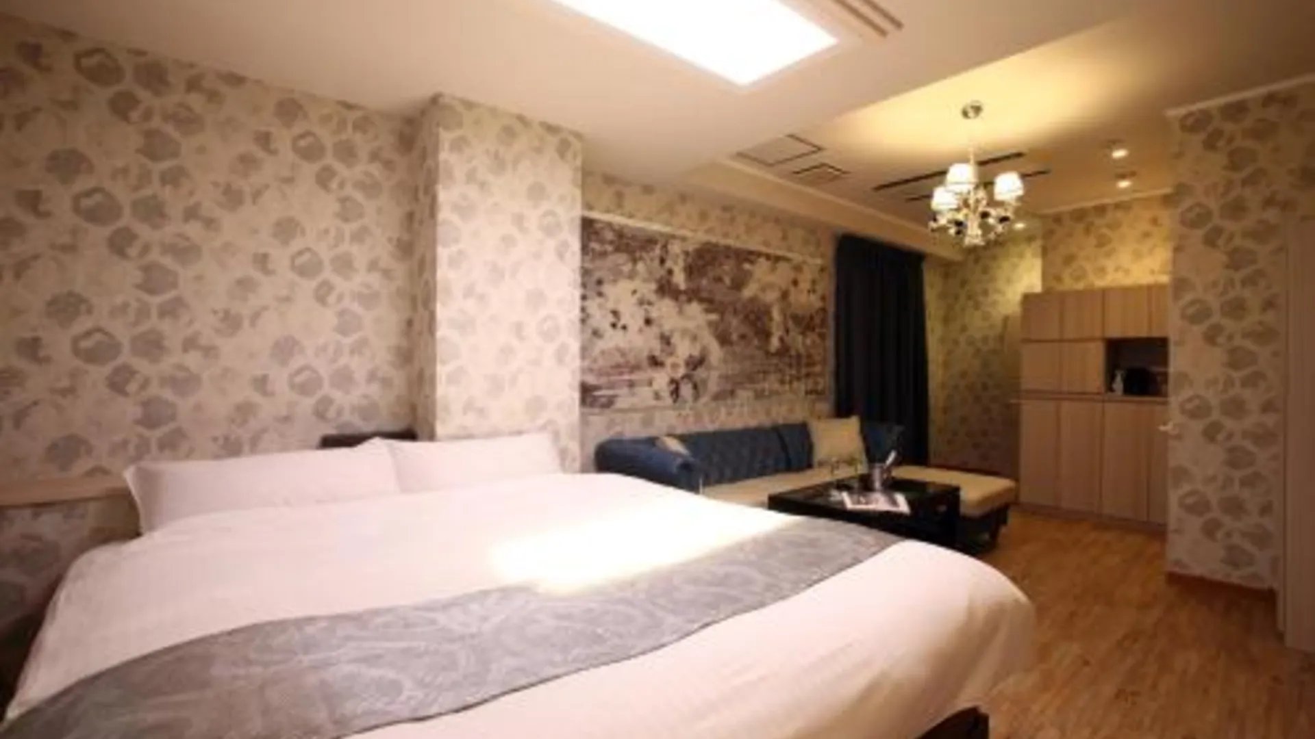 후쿠오카 Fukuoka Little Chapel Christmas (Love Hotel) 3성급 호텔 스위트룸