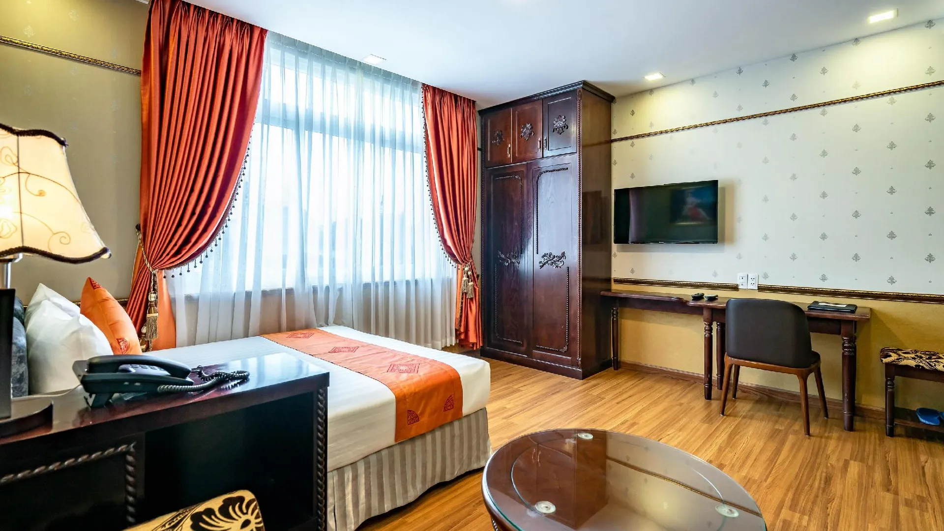 호치민 컬렉션 O 에메랄드 럭셔리 아파트먼트 - SECC 근처 3성급 호텔 스위트룸