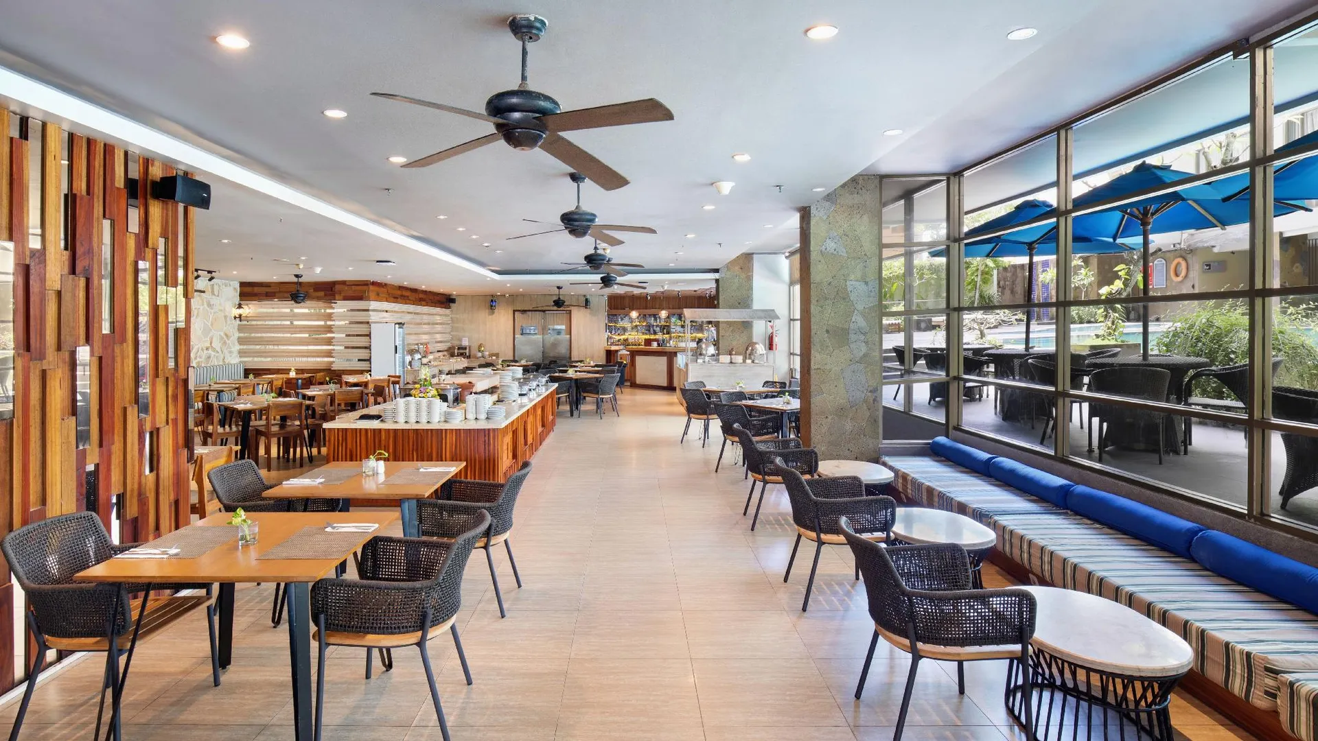 발리 하퍼 쿠타 바이 애스턴 4성급 호텔 외관