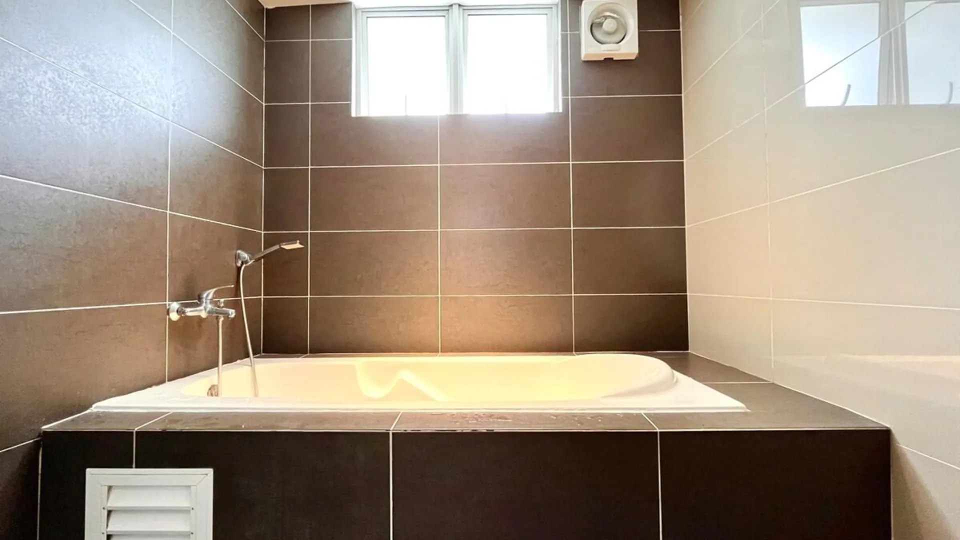 말라카 두리안 퉁갈의 프라이빗 하우스 (100m², 침실 2개, 프라이빗 욕실 2개) 3성급 싱글룸 부대시설