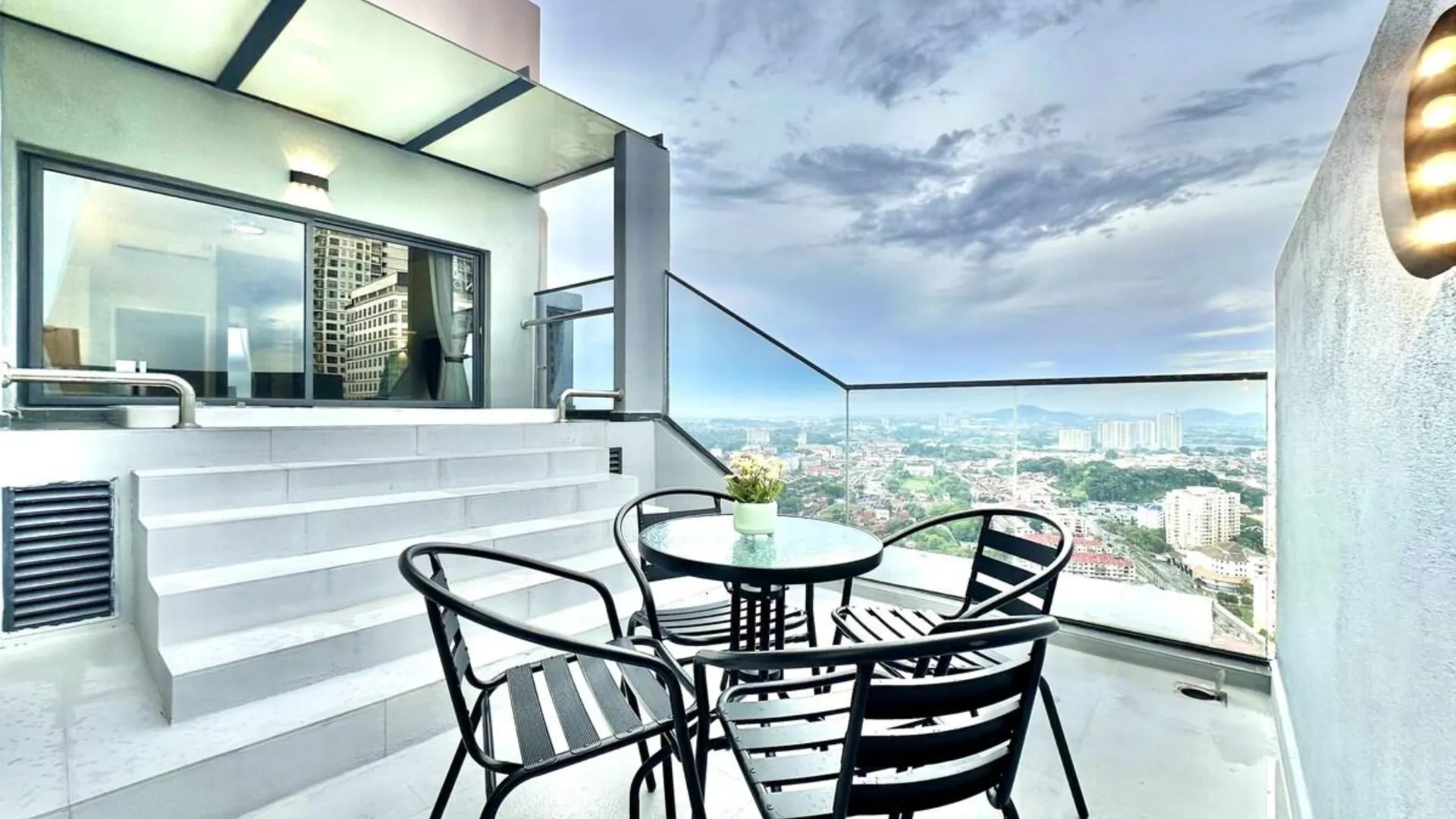 말라카 멜라카 라야의 프라이빗 하우스 (85m², 침실 2개, 프라이빗 욕실 1개) 3성급 싱글룸 외관