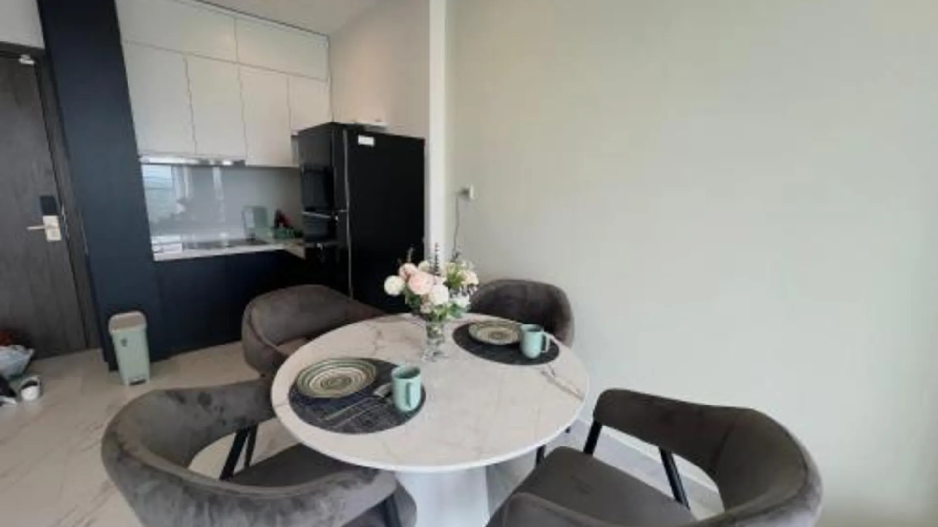 호치민 AQHomes 앳 빈홈즈 그랜드 파크 3성급 게스트하우스 레스토랑