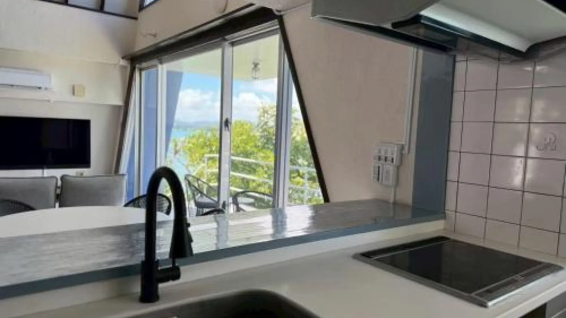 오키나와 본섬 オーシャンフロントヴィラSerenity Point37 4성급 싱글룸 레스토랑