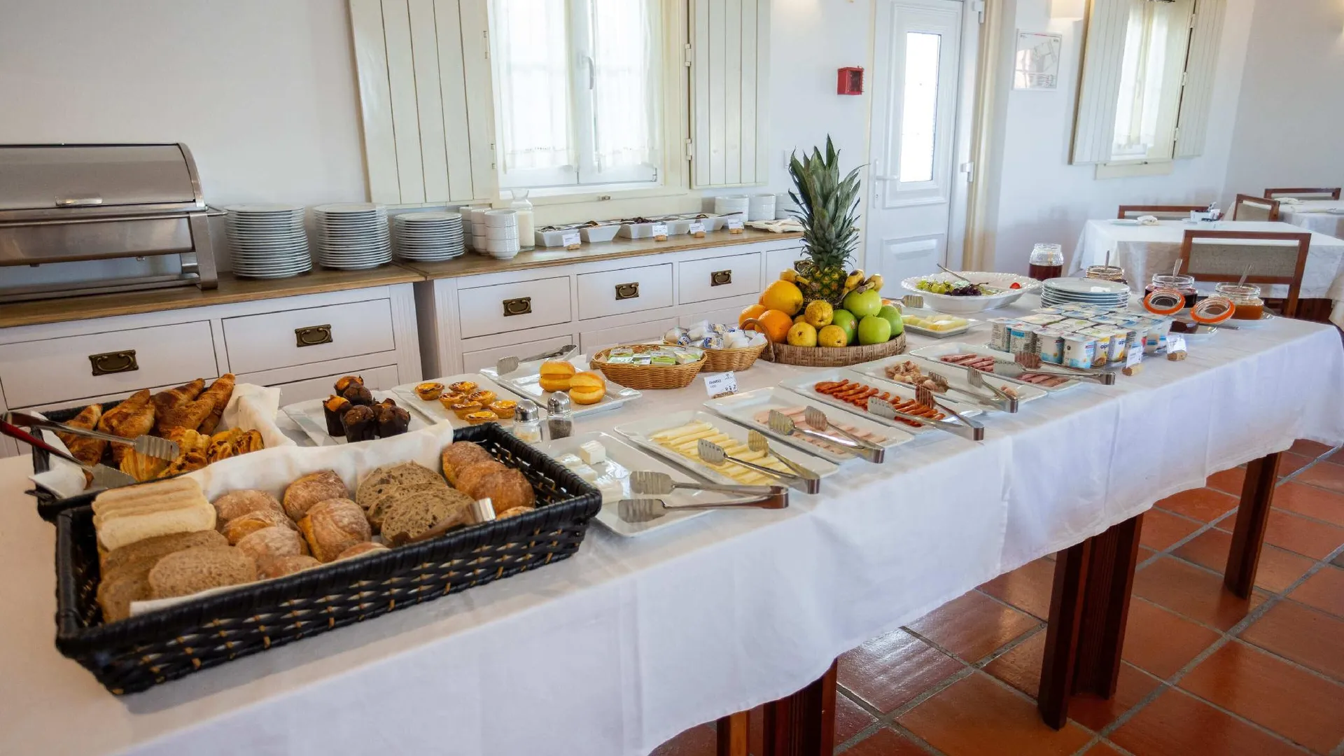 우렘 포우사다 우렘 피타마 4성급 호텔 레스토랑