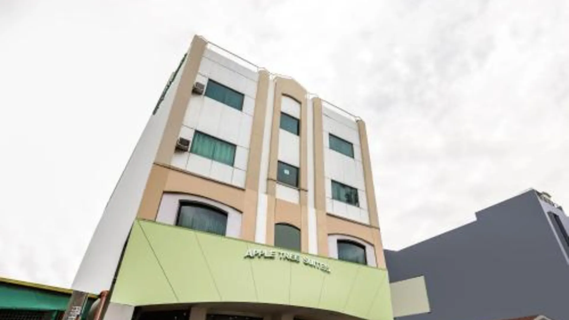 세부 OYO 210 애플 트리 스위트 - 직원 백신 접종 2성급 호텔 수영장