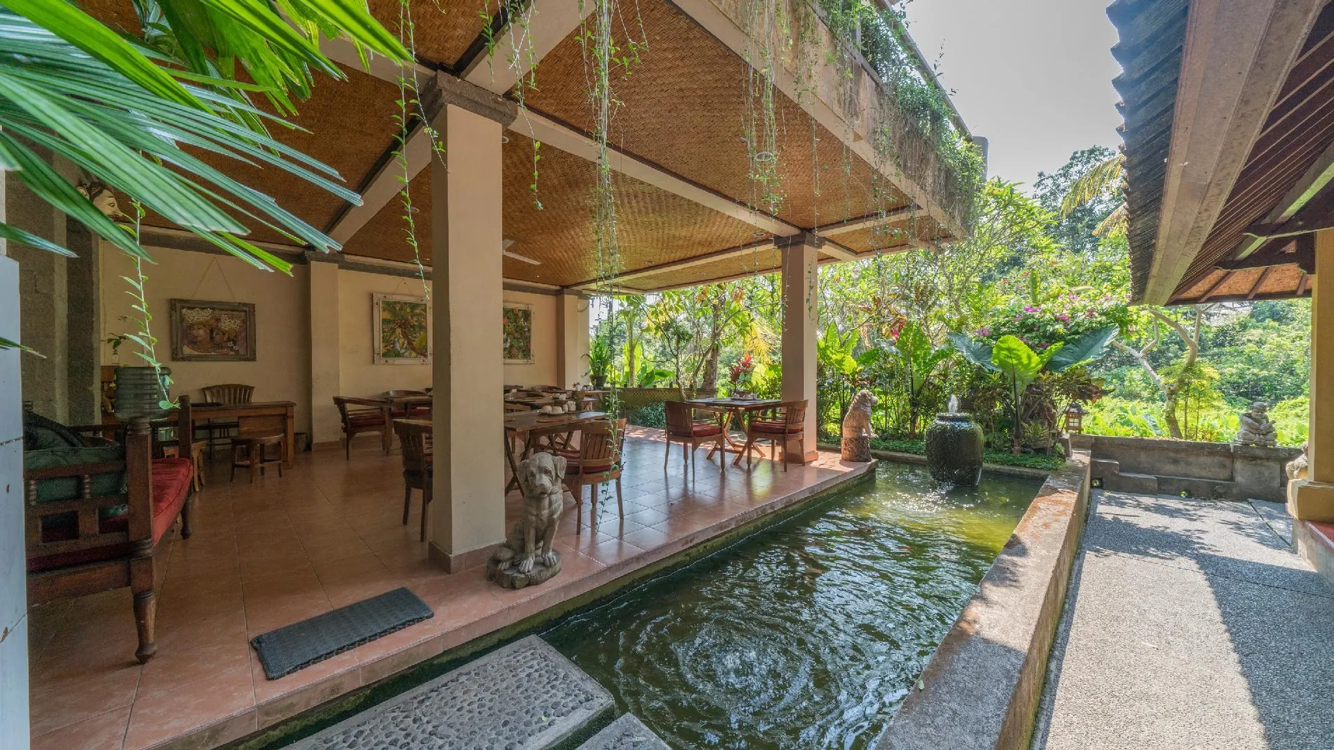 발리 자티 홈스테이 4성급 게스트하우스 수영장