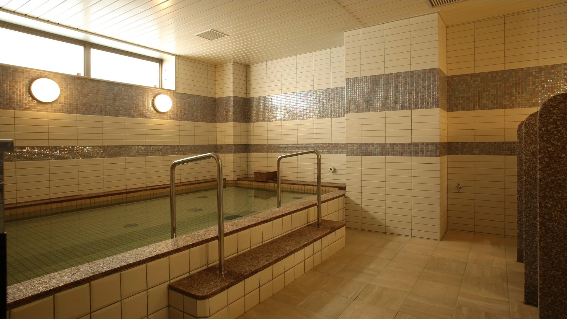 오키나와 본섬 그린 리치 호텔 앤 캡슐 나하 아티피셜 핫 스프링 후타마타 유노하나 3성급 호텔 수영장