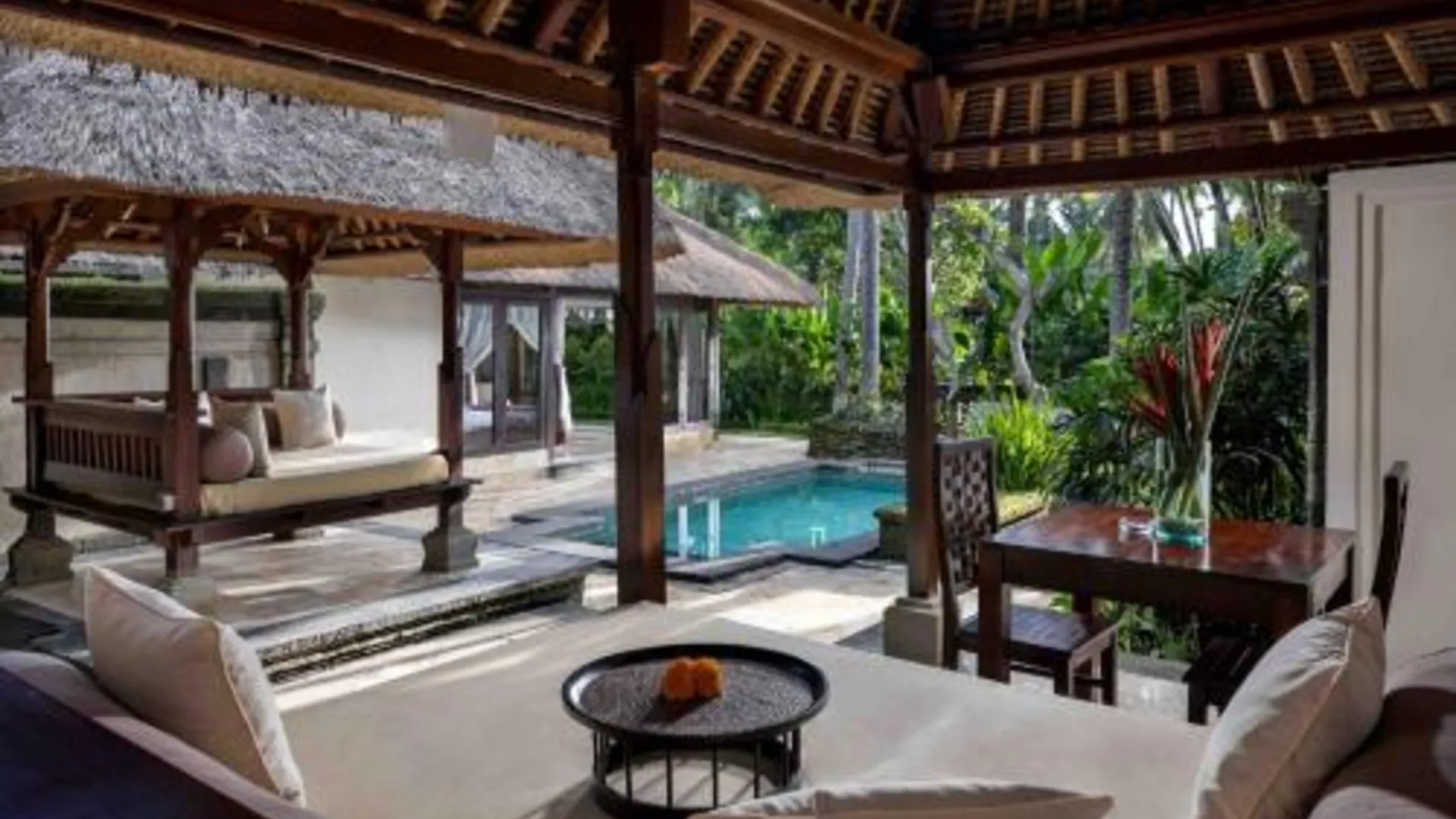 발리 더 우버드 빌리지 리조트 5성급 호텔 수영장