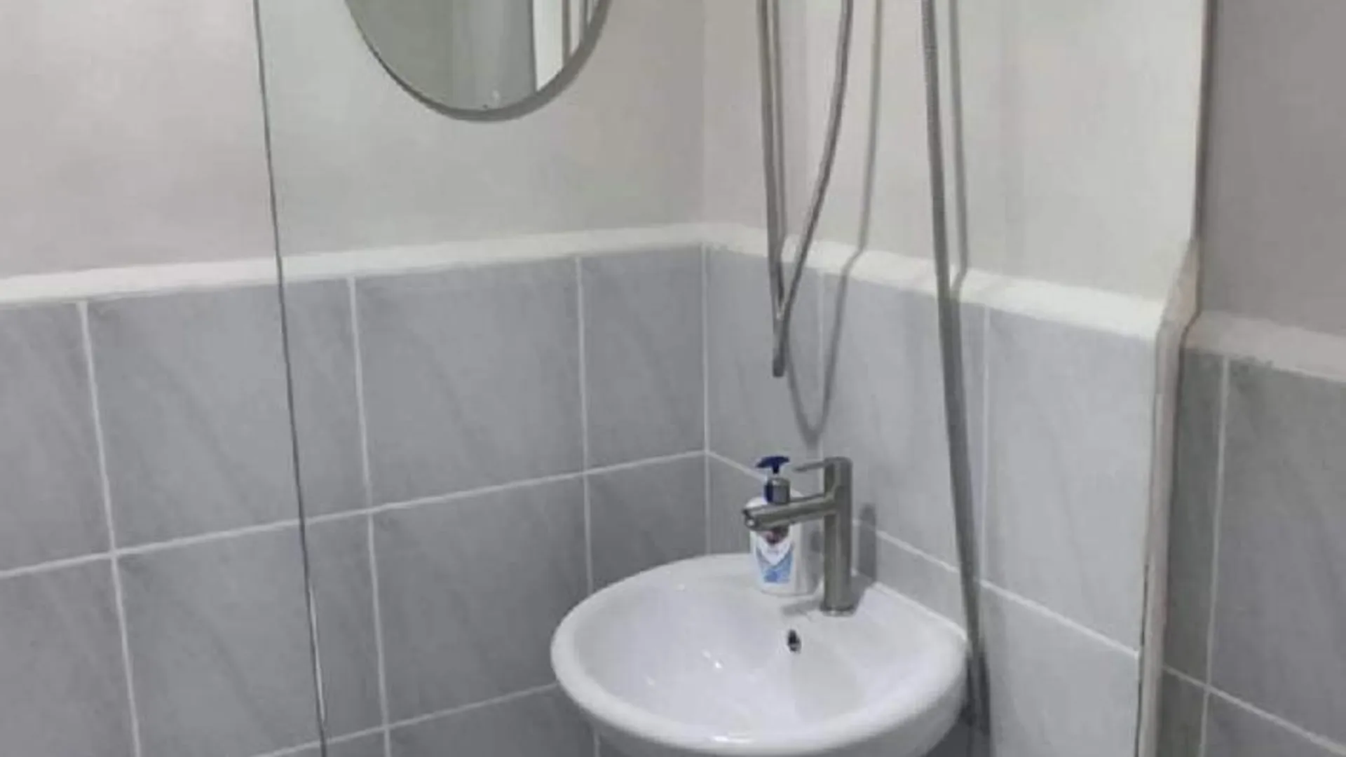 세부 막탄 섬의 프라이빗 하우스 (m², 침실 1개, 프라이빗 욕실 1개) 2성급 싱글룸 스위트룸