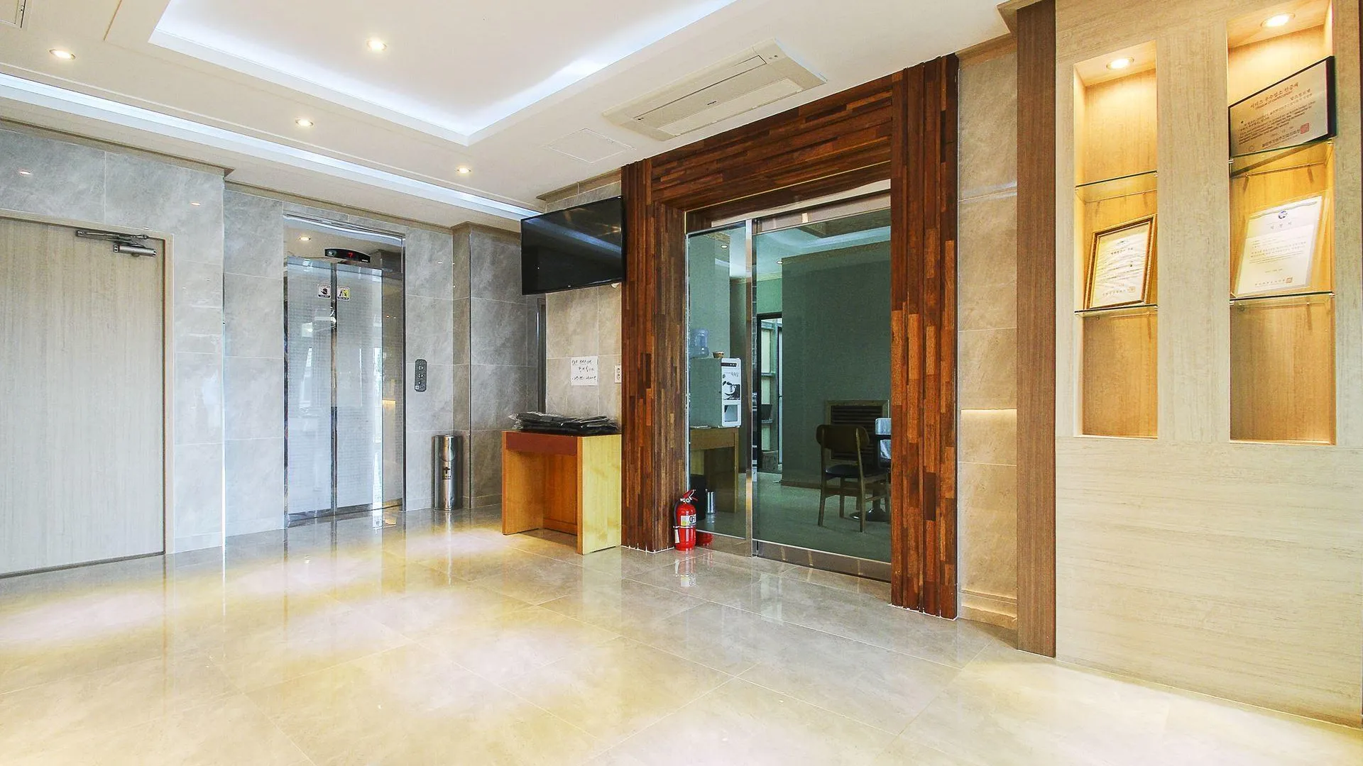 강릉 호텔 탑스빌 4성급 호텔 로비