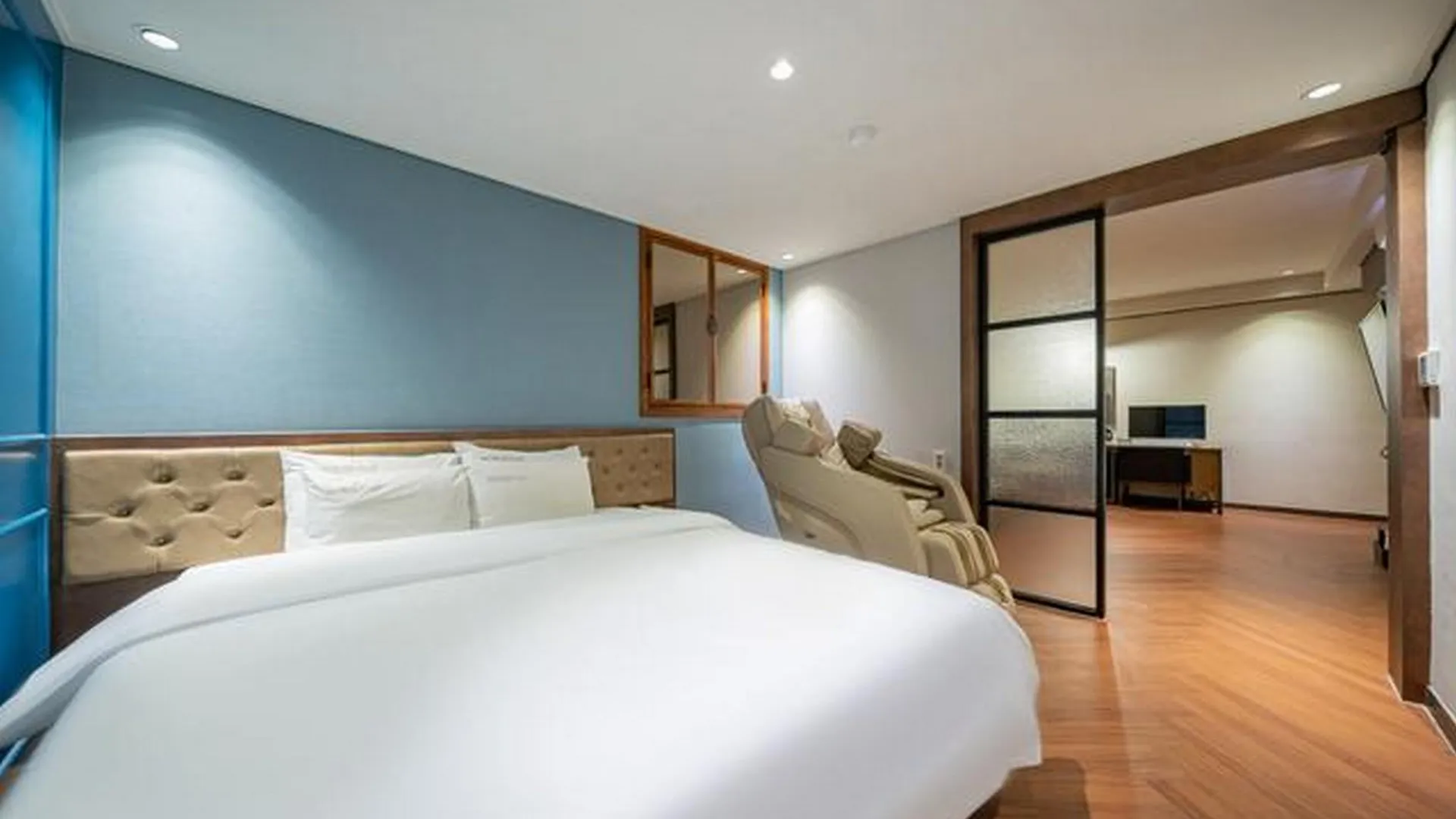 창원 창원 명서동 플레이 호텔 스위트룸