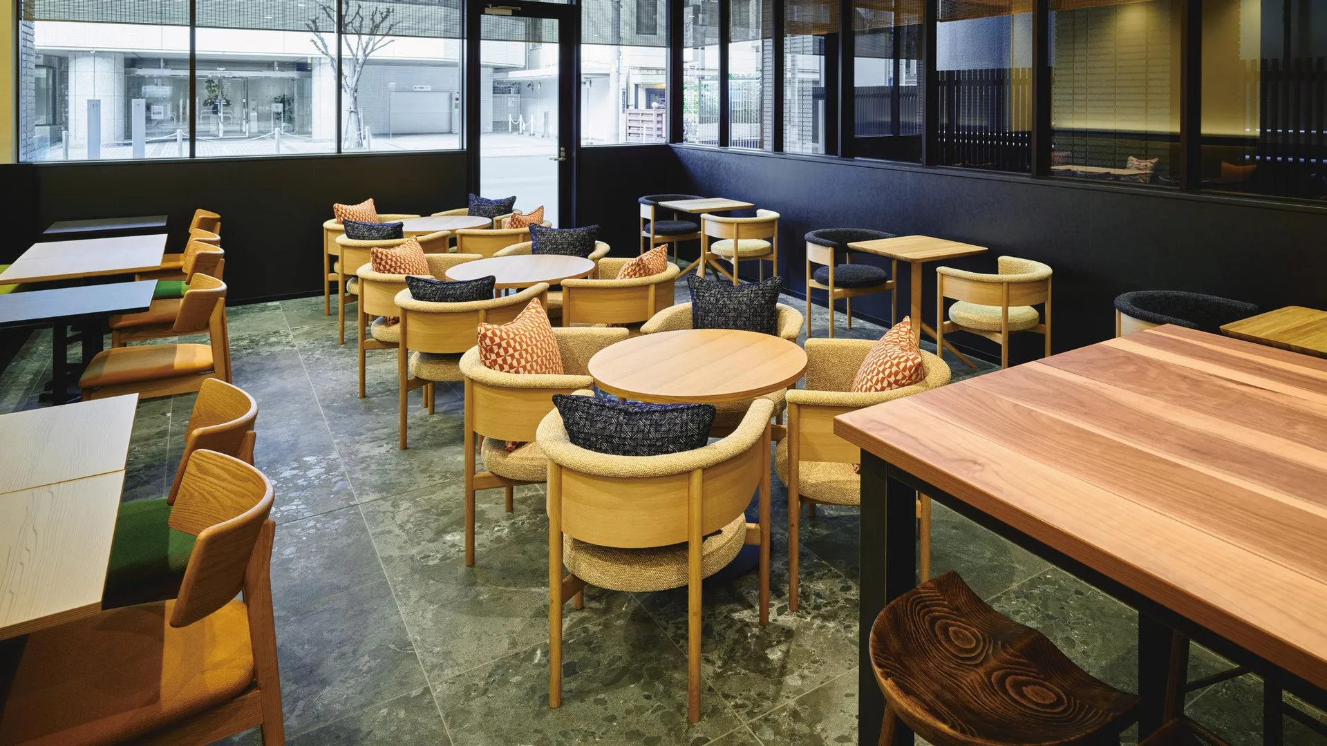 오사카 가너 호텔 오사카 혼마치 미도스지 바이 IHG 3성급 호텔 로비