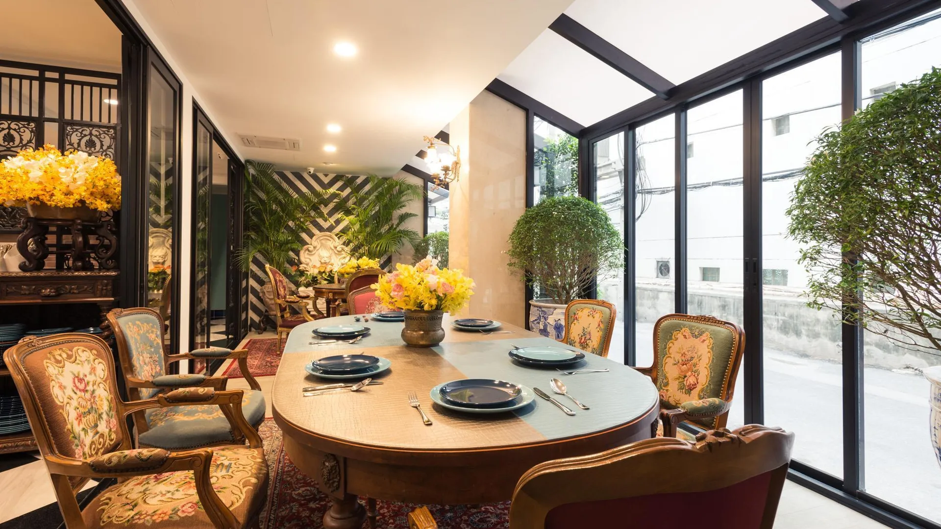 방콕 사라스 호텔 3성급 호텔 외관