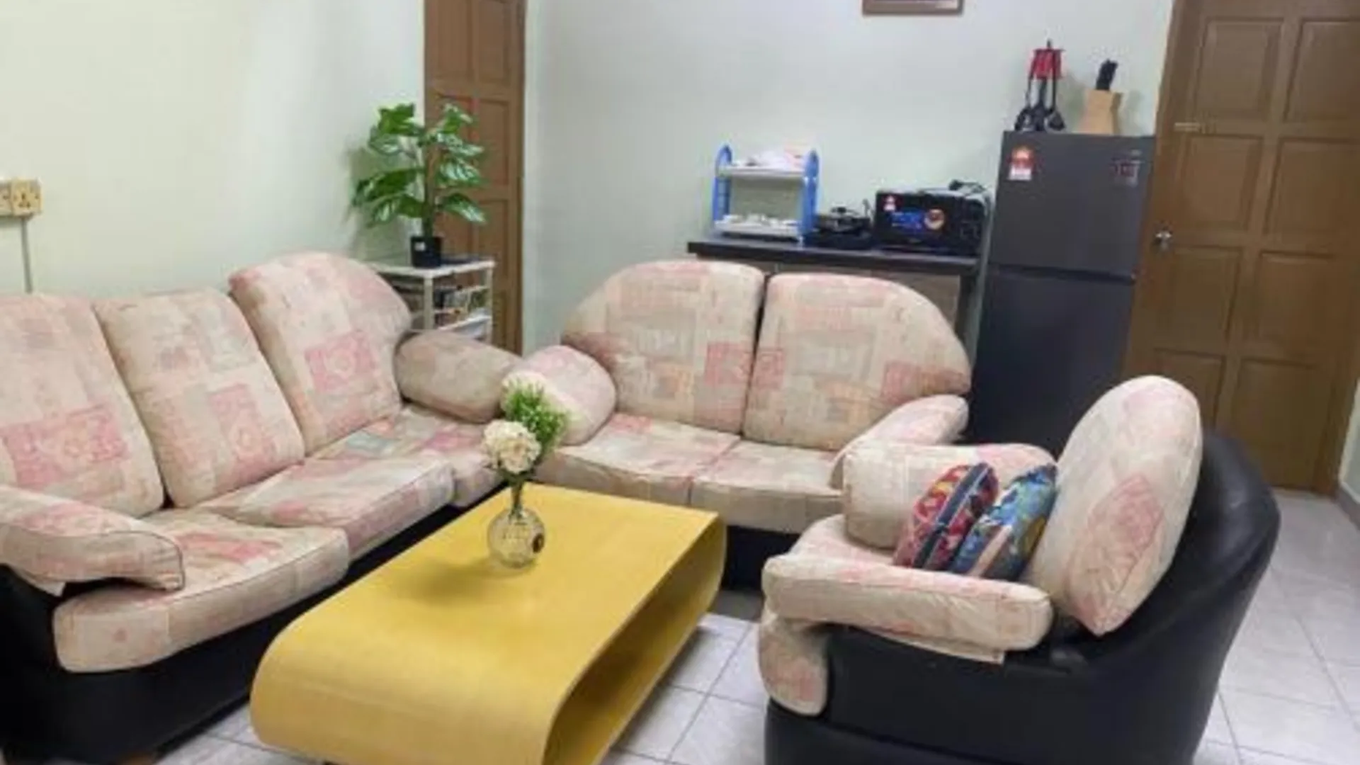 조호바루 / 조호르바루 반다르 바루 페르마스 자야의 프라이빗 하우스 (1540m², 침실 4개, 프라이빗 욕실 5개) 3성급 게스트하우스 레스토랑