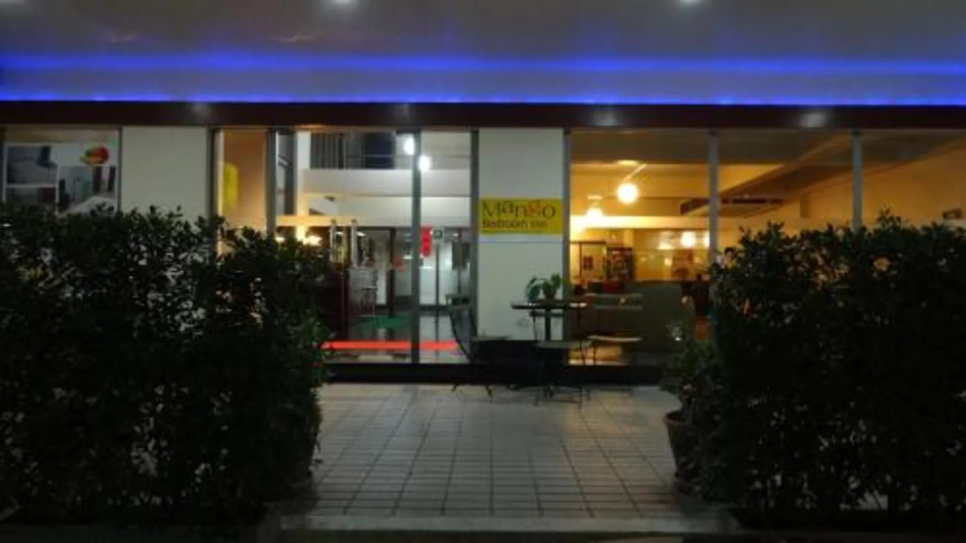 방콕 망고 베드룸 인 2성급 호텔 수영장