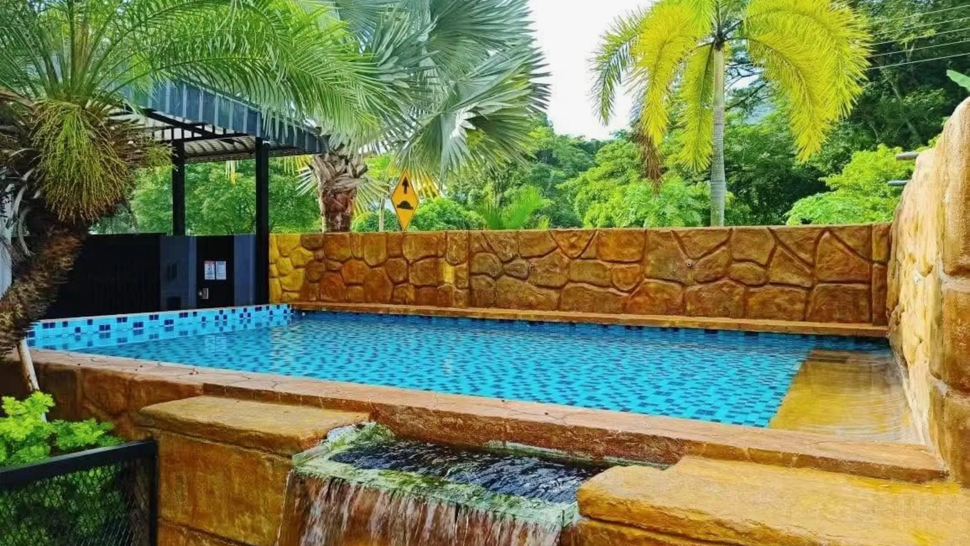 이포 타만 반다라야의 프라이빗 하우스 (248m², 침실 5개, 프라이빗 욕실 5개) 3성급 게스트하우스 객실