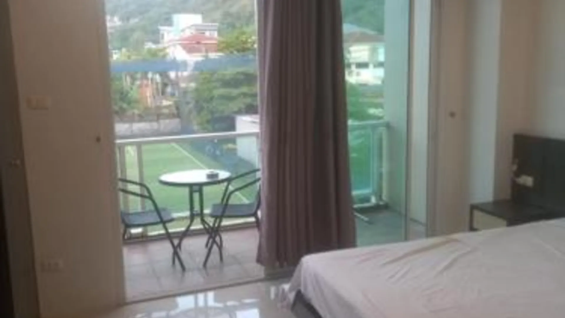 푸켓 Lucky3star 3성급 호텔 외관