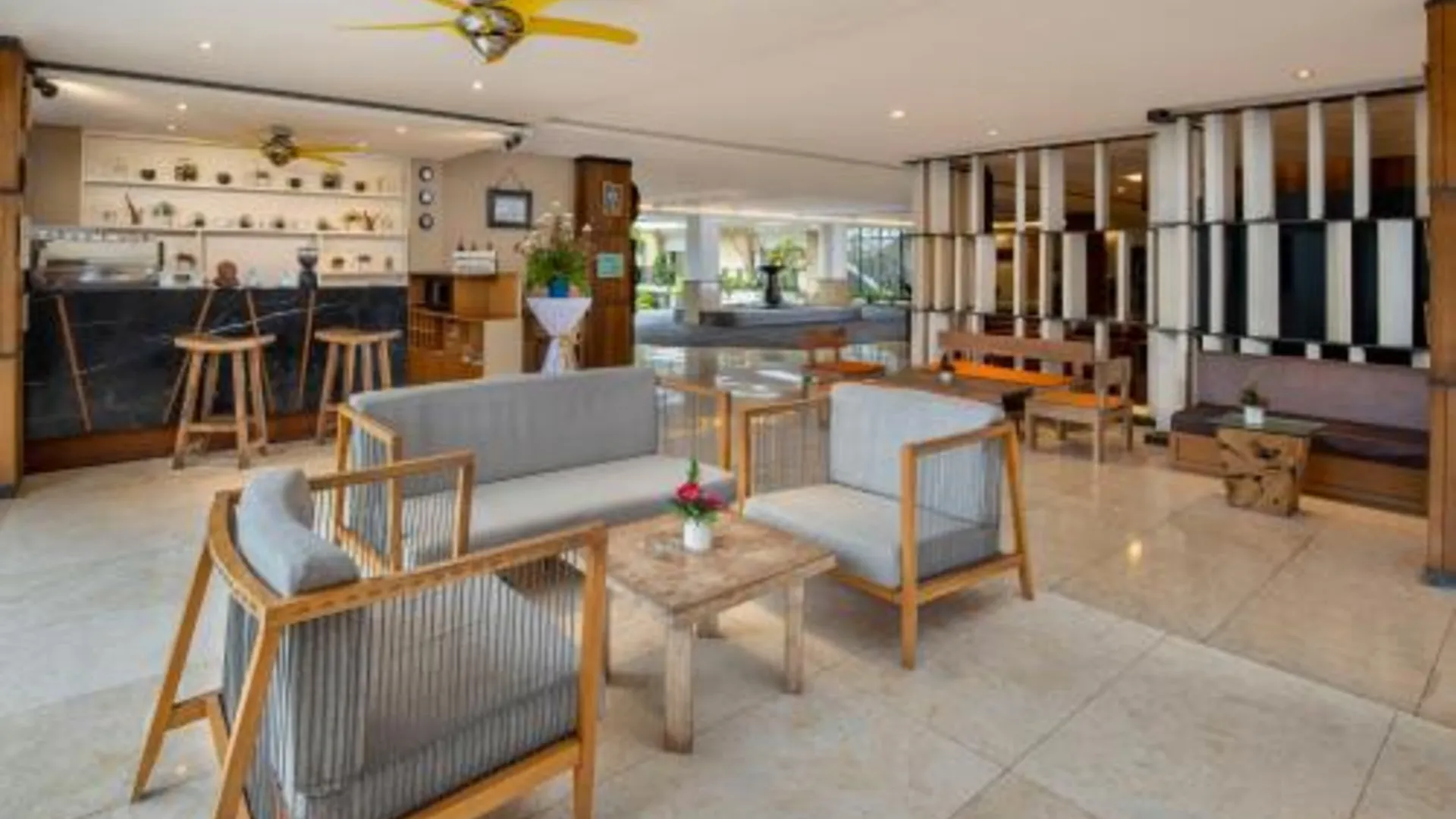 발리 트룬툼 쿠타 - 구. 그랜드 인나 쿠타 4성급 호텔 레스토랑