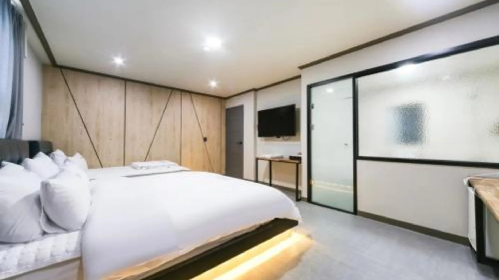 창원 The Sharp Hotel 호텔 스위트룸