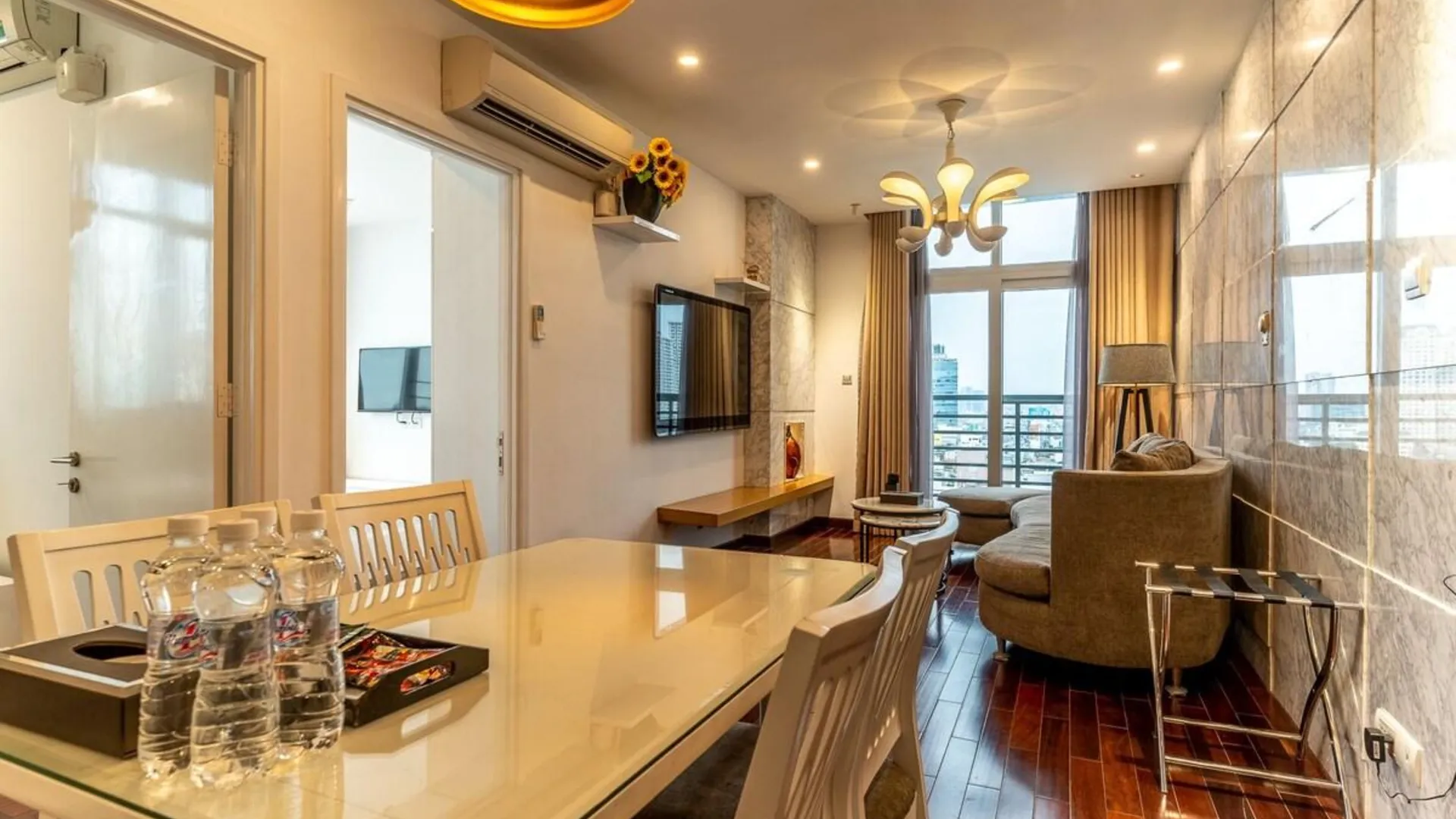 호치민 1군의 프라이빗 하우스 (80m², 침실 2개, 프라이빗 욕실 1개) 4성급 싱글룸 전망