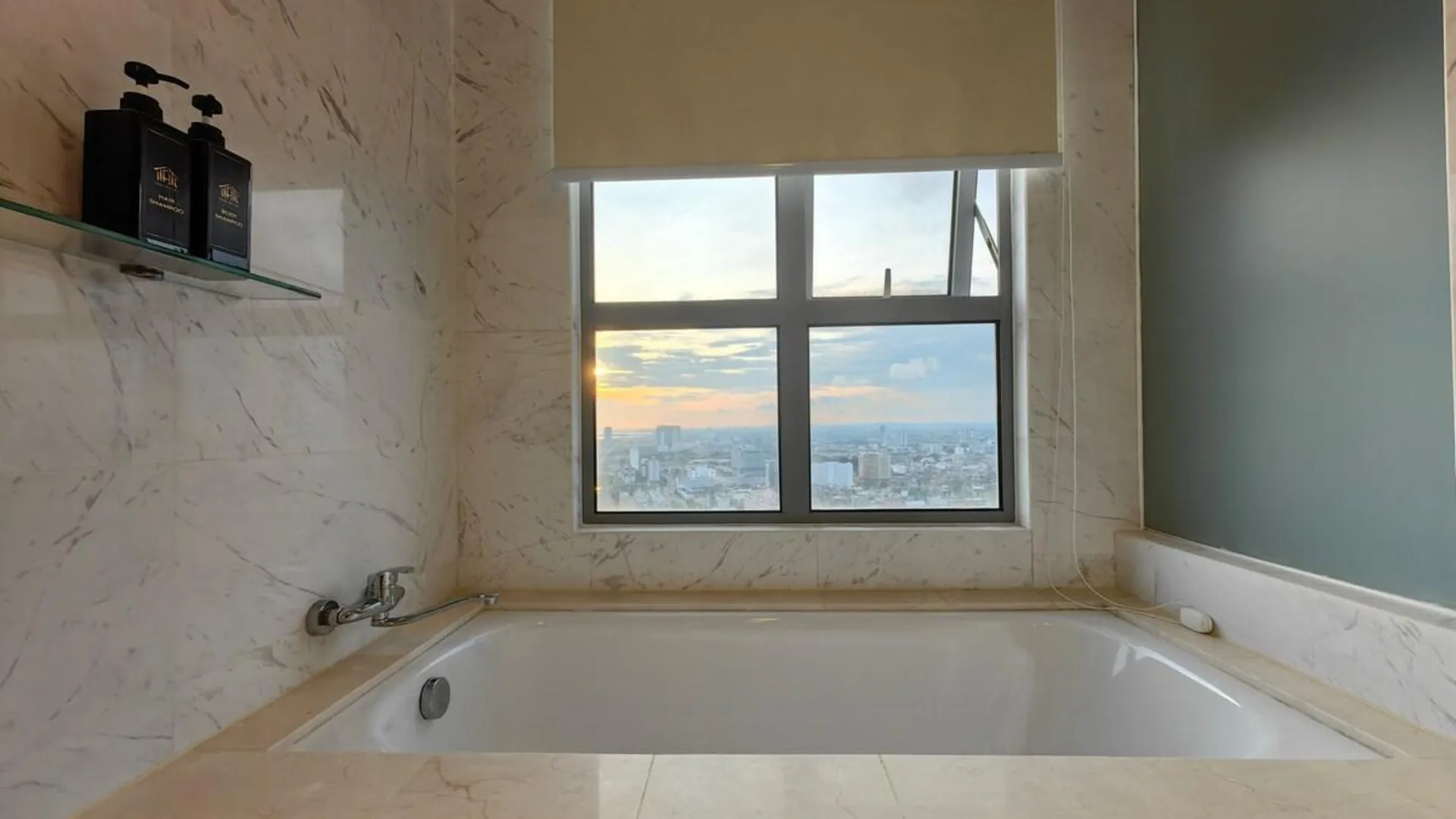 말라카 멜라카 라야의 프라이빗 하우스 (1206m², 침실 4개, 프라이빗 욕실 3개) 4성급 싱글룸 레스토랑