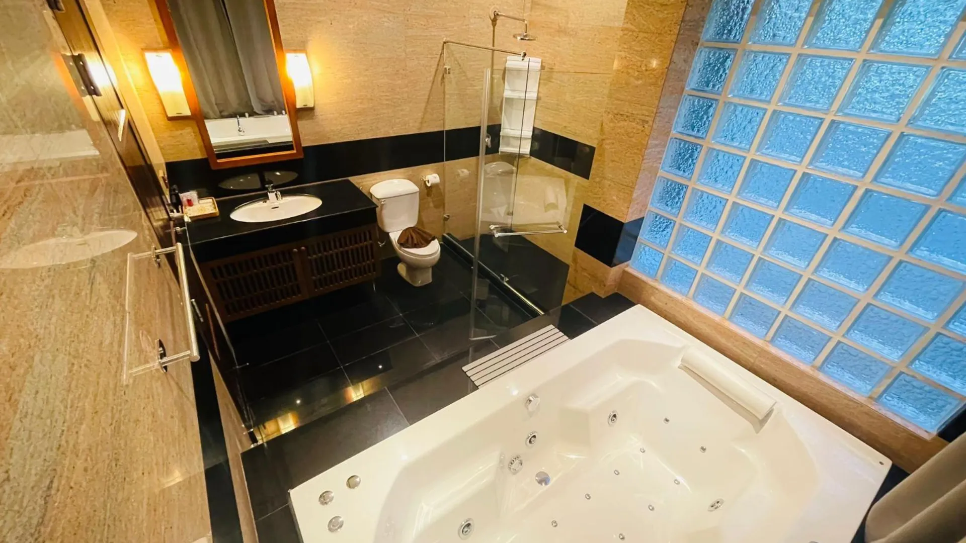 푸켓 라와이의 빌라 (1111m², 침실 6개, 프라이빗 욕실 8개) 4성급 게스트하우스 전망