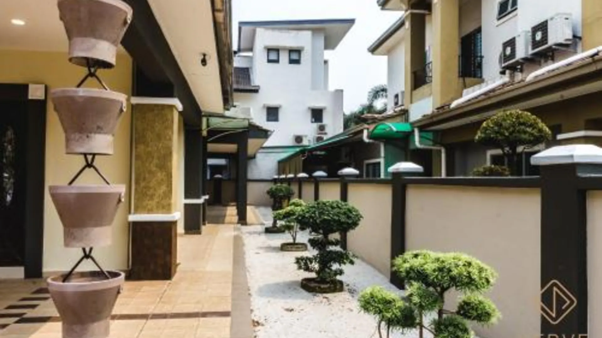 이포 타만 반다라야의 프라이빗 하우스 (2000m², 침실 6개, 프라이빗 욕실 1개) 2성급 게스트하우스 외관