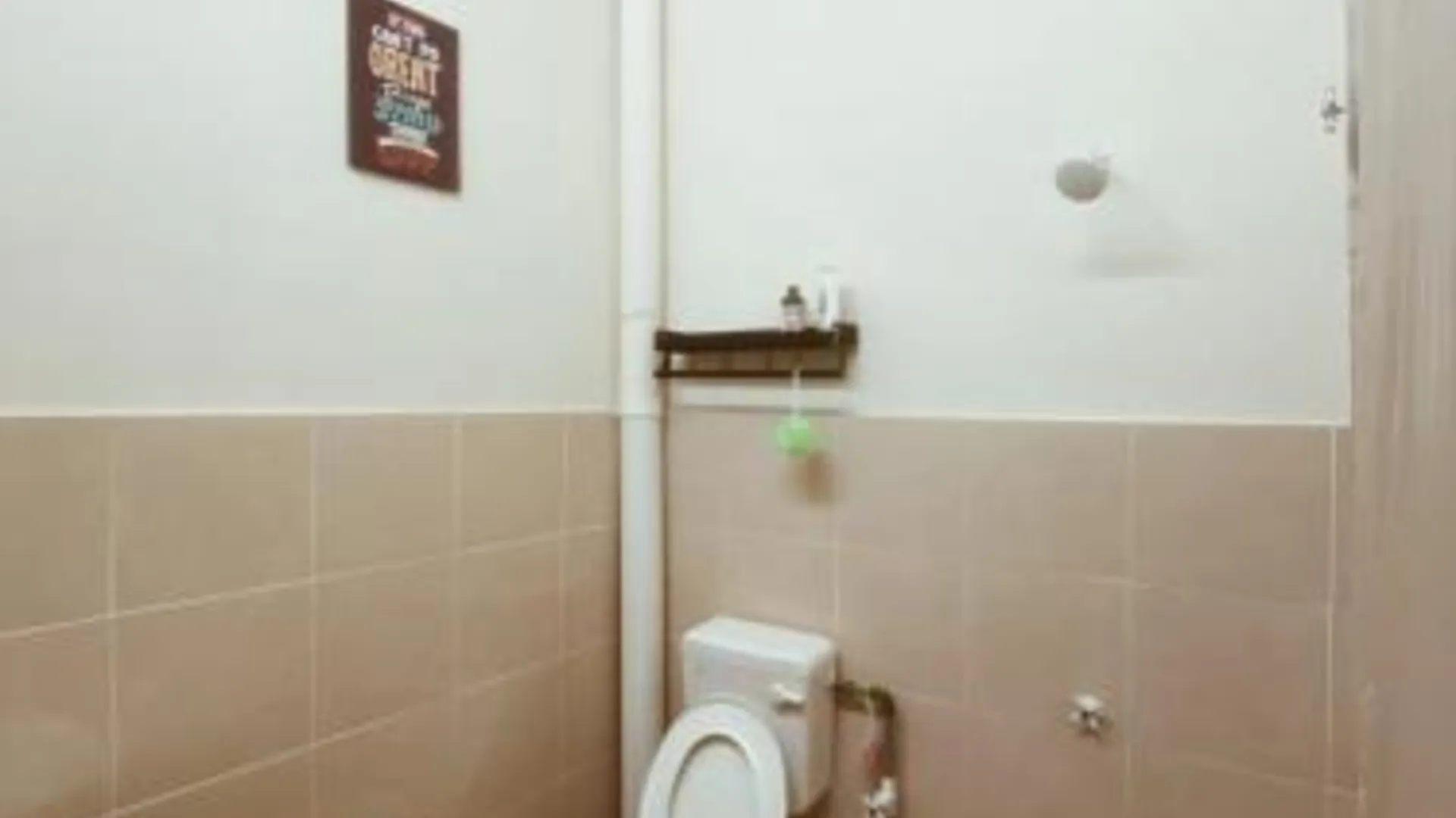 이포 탄중 람부탄의 프라이빗 하우스 (m², 침실 3개, 프라이빗 욕실 2개) 3성급 게스트하우스 전망