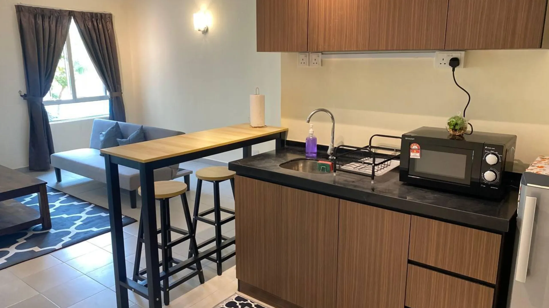 데사루 탄중 발라우의 프라이빗 하우스 (100m², 침실 1개, 프라이빗 욕실 2개) 4성급 게스트하우스 수영장