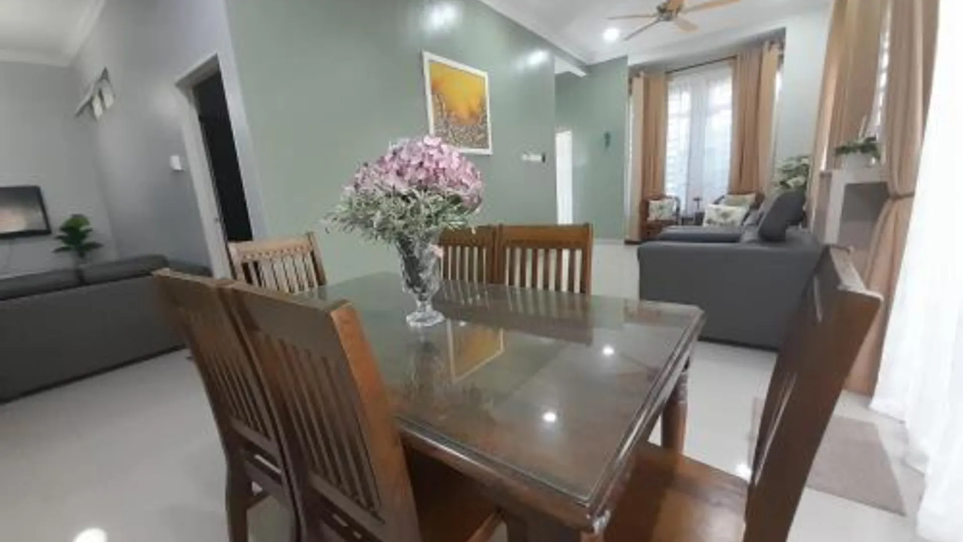 쿠안탄 [location not yet specified]의 프라이빗 하우스 (100m², 침실 4개, 프라이빗 욕실 3개) 4성급 게스트하우스 로비