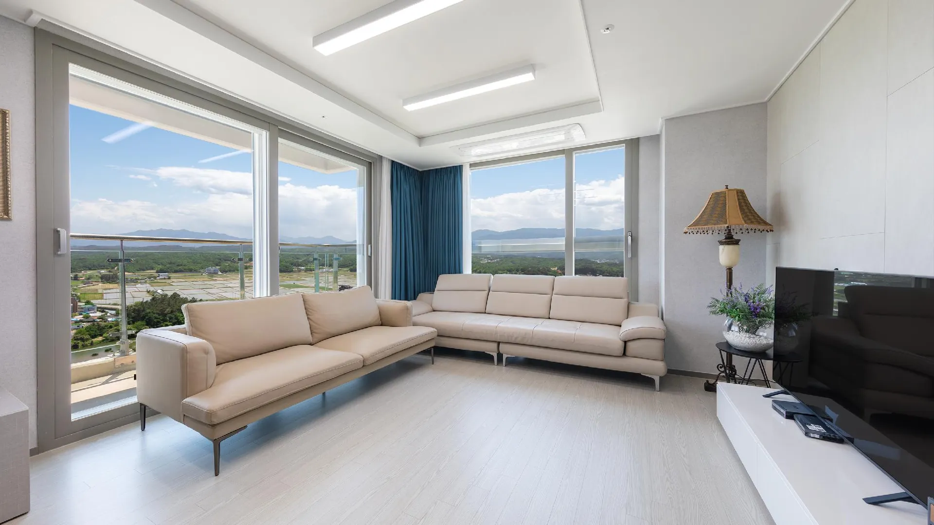 강릉 Ocean stay★ three room half ocean view room01 4성급 게스트하우스 스위트룸