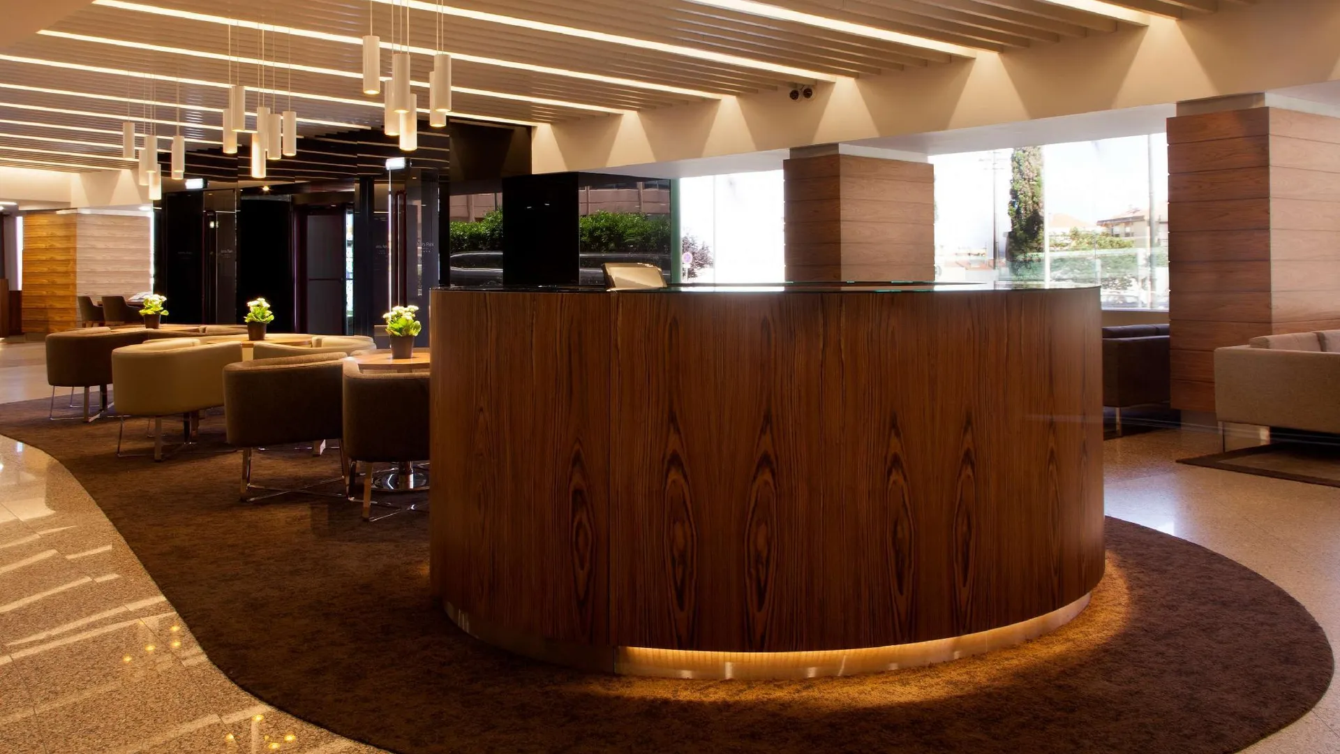 리스본 라마다 바이 윈덤 리스본 4성급 호텔 수영장