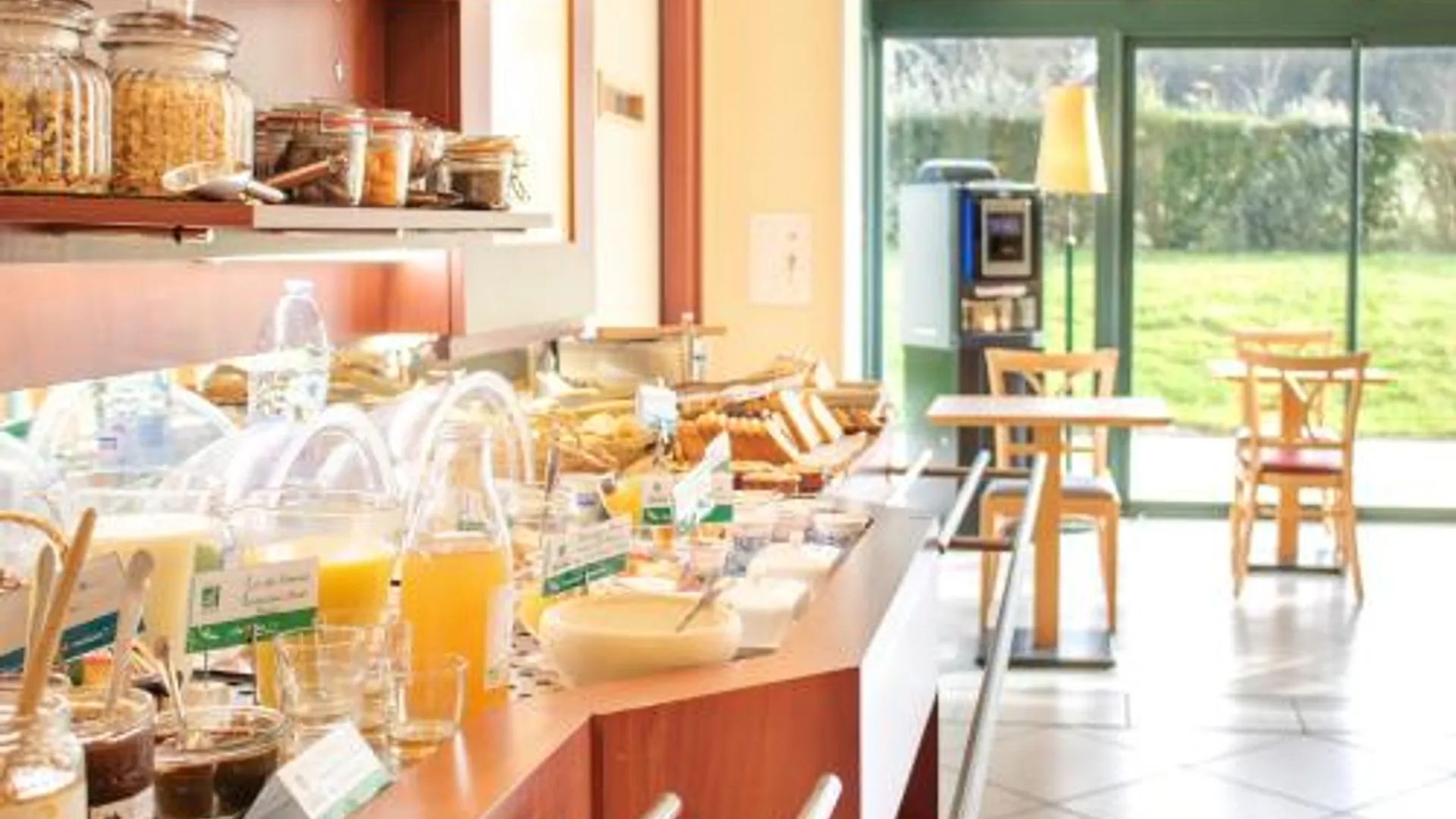 돈느망 상 마메 Brit Hotel Chateaudun 3성급 호텔 로비