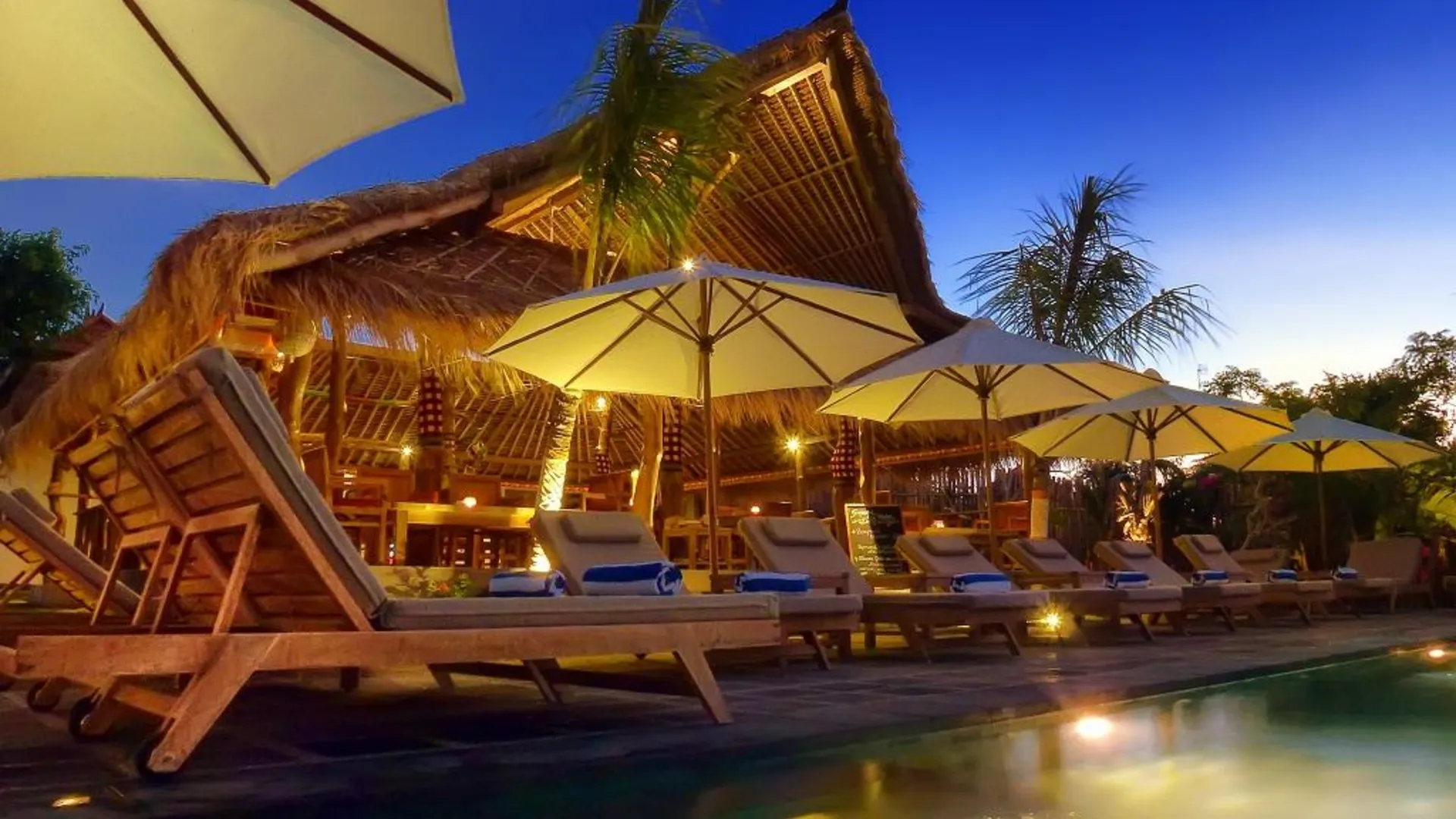 발리 플라워 버드 벙갈로 5성급 게스트하우스 객실