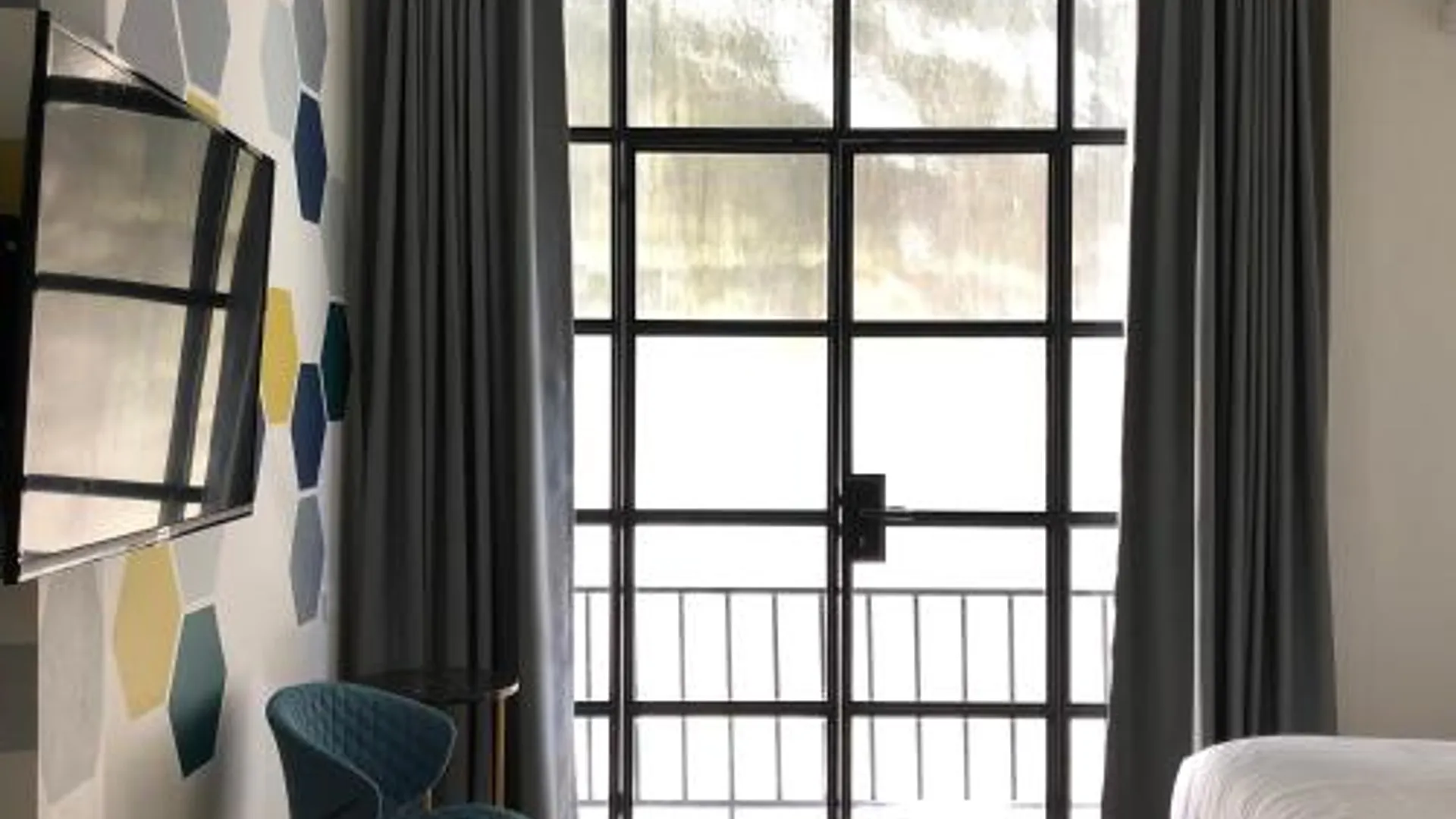 핫야이 Goodnight Poshtel + Free Netflix 3성급 호텔 스위트룸