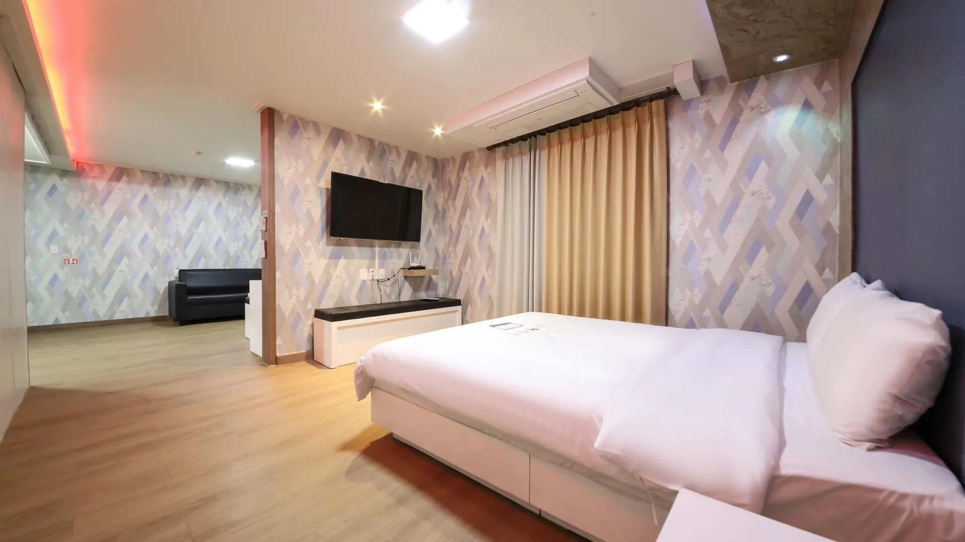 전주 전주 산정동 아리아 호텔 스위트룸