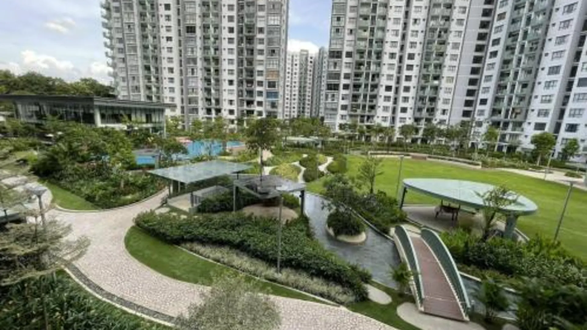 호치민 Căn hộ EMERALD 1PN cạnh Siêu Thị Aeon Tân Phú 2성급 싱글룸 외관