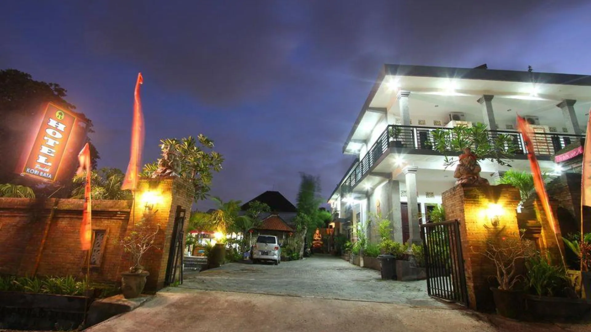 발리 레드도어즈 니어 스타디온 콤피앙 수자나 발리 2성급 호텔 레스토랑