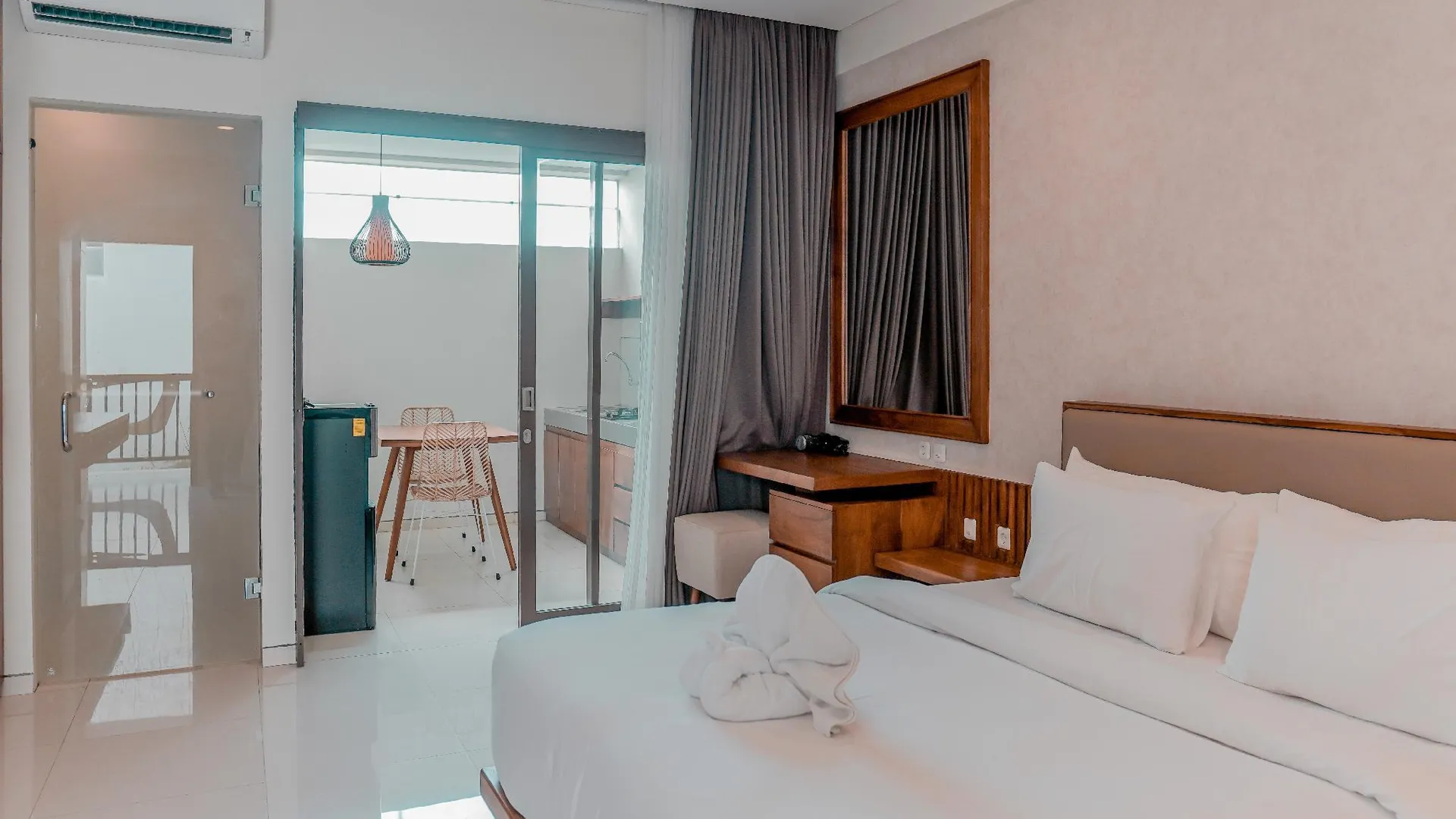 발리 디그린 쿠타 매니지드 바이 ARM 호스피탤리티 4성급 호텔 스위트룸