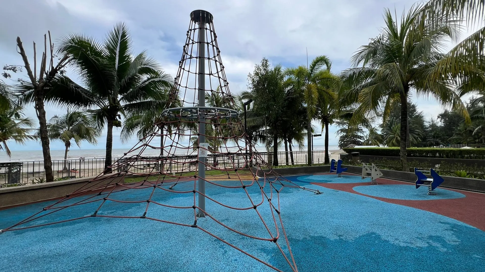 쿠안탄 VitaminSEA Seaview 6PAX Studio Netflix B-7-03 4성급 게스트하우스 수영장