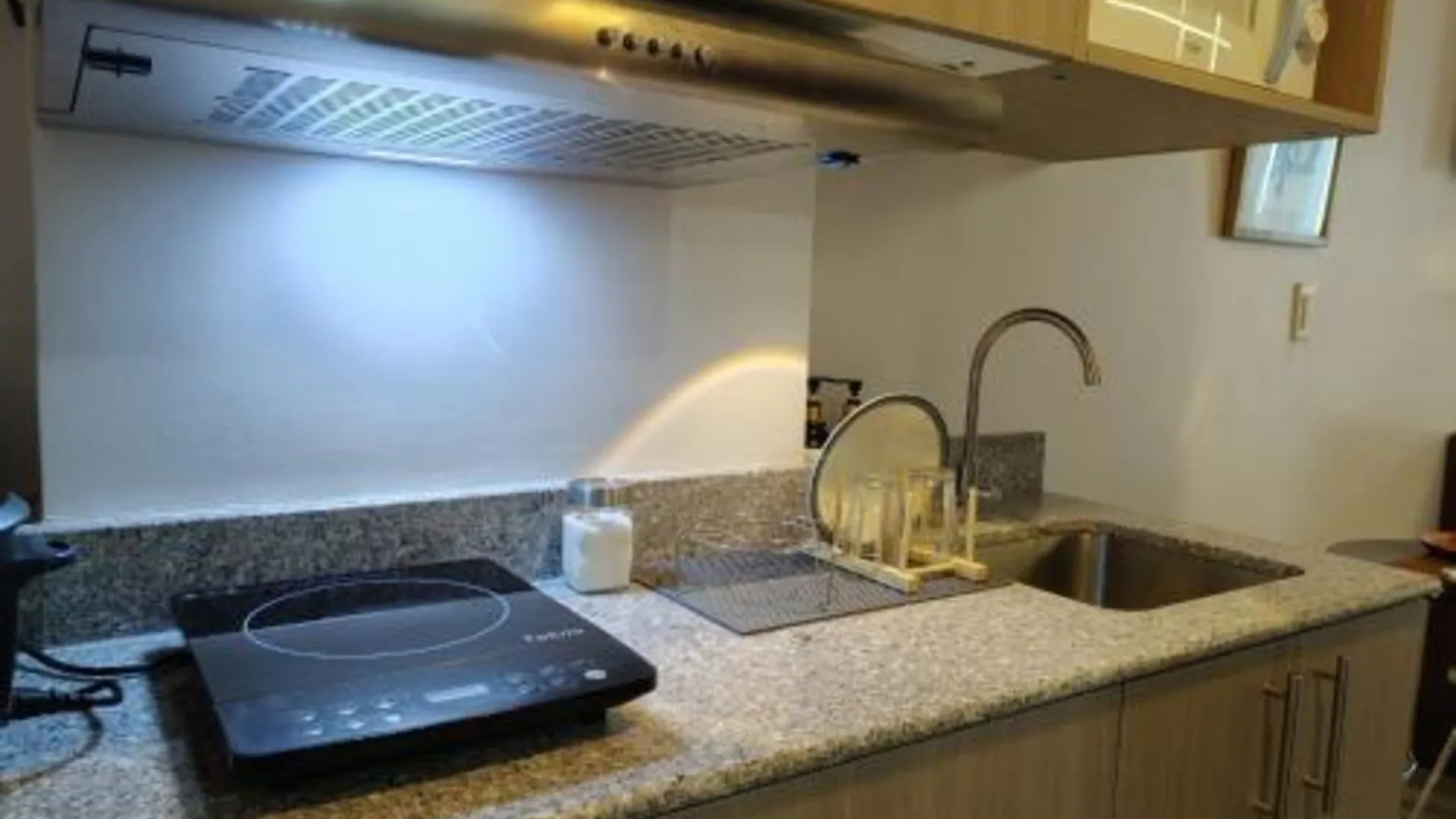 세부 Cozy Staycation Near Cebu Airport with Pool & Gym , Free Wifi 3성급 호텔 객실