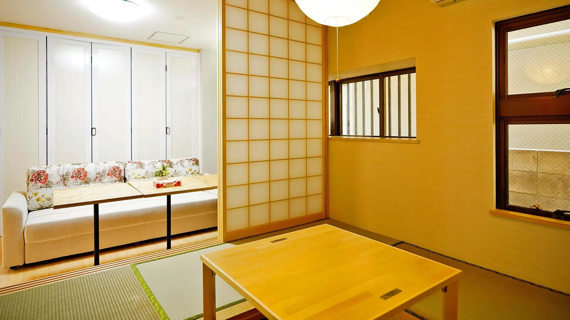 오키나와 본섬 M시티인 와카사 2성급 호텔 로비