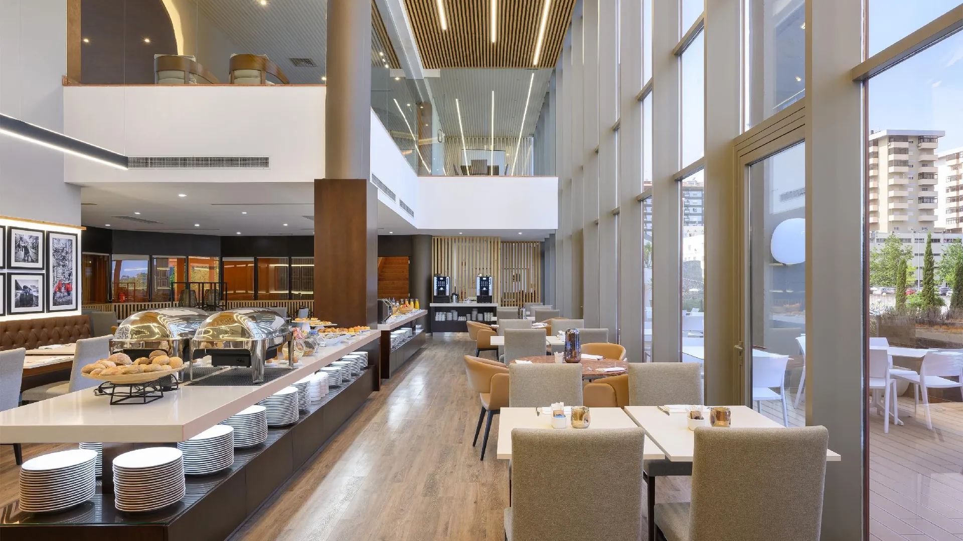 코임브라 Hotel Coimbra Aeminium, Affiliated by Meliá 4성급 호텔 로비