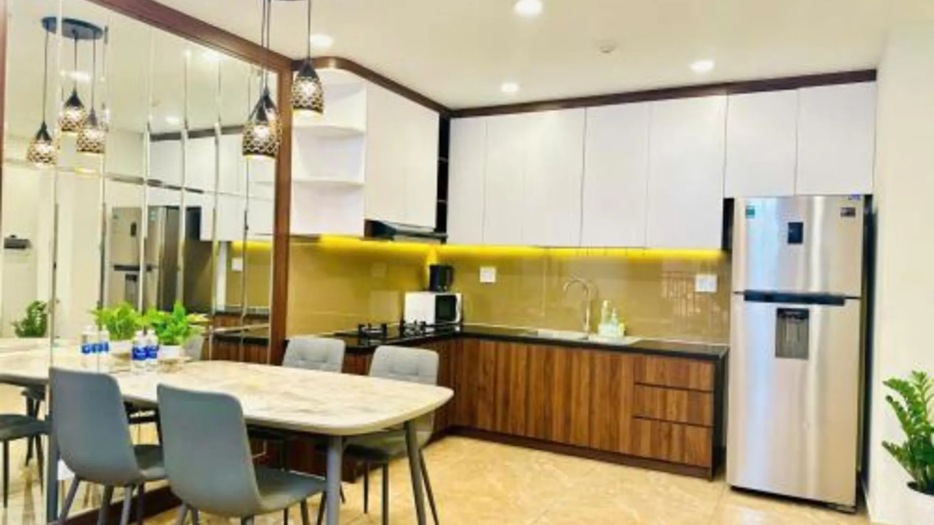 호치민 유어홈즈 선라이즈시티뷰 군 7 4성급 게스트하우스 객실