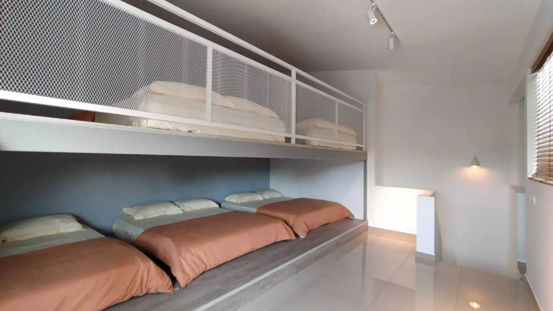 이포 캄풍 자와의 프라이빗 하우스 (100m², 침실 6개, 프라이빗 욕실 8개) 3성급 싱글룸 스위트룸