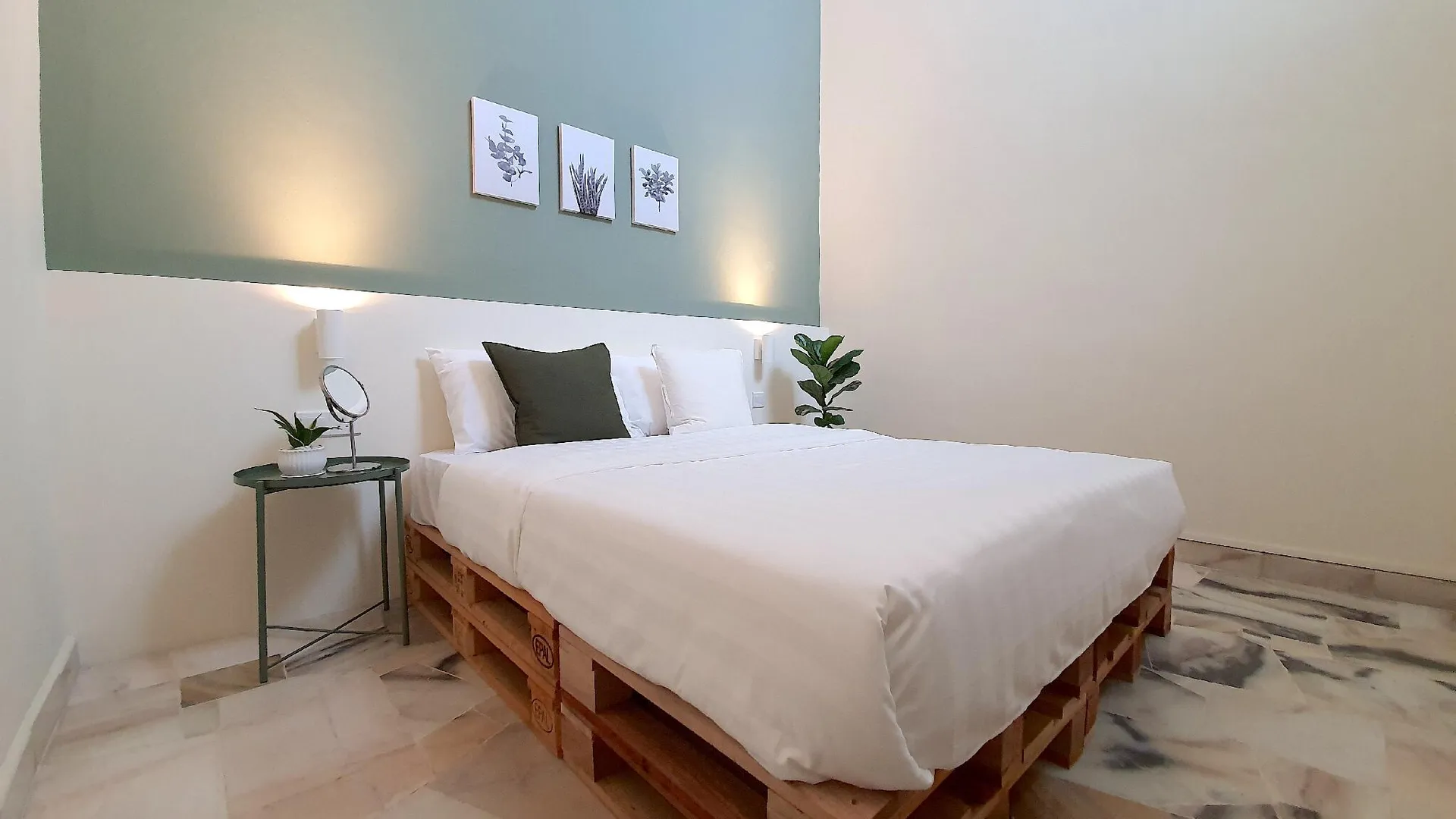 젠자롬 젠자롬의 프라이빗 하우스 (160m², 침실 2개, 프라이빗 욕실 1개) 3성급 게스트하우스 스위트룸