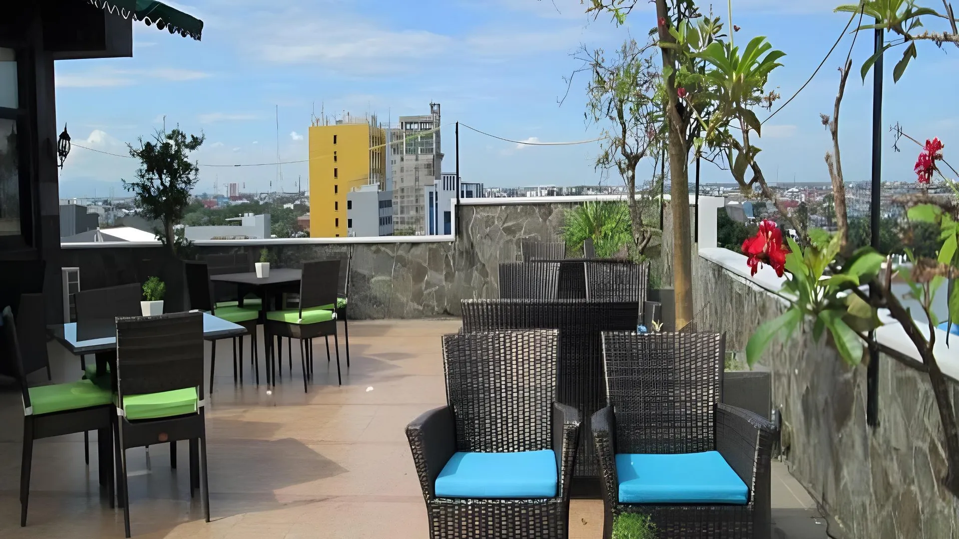 마카사르 케나리 타워 호텔  3성급 호텔 객실