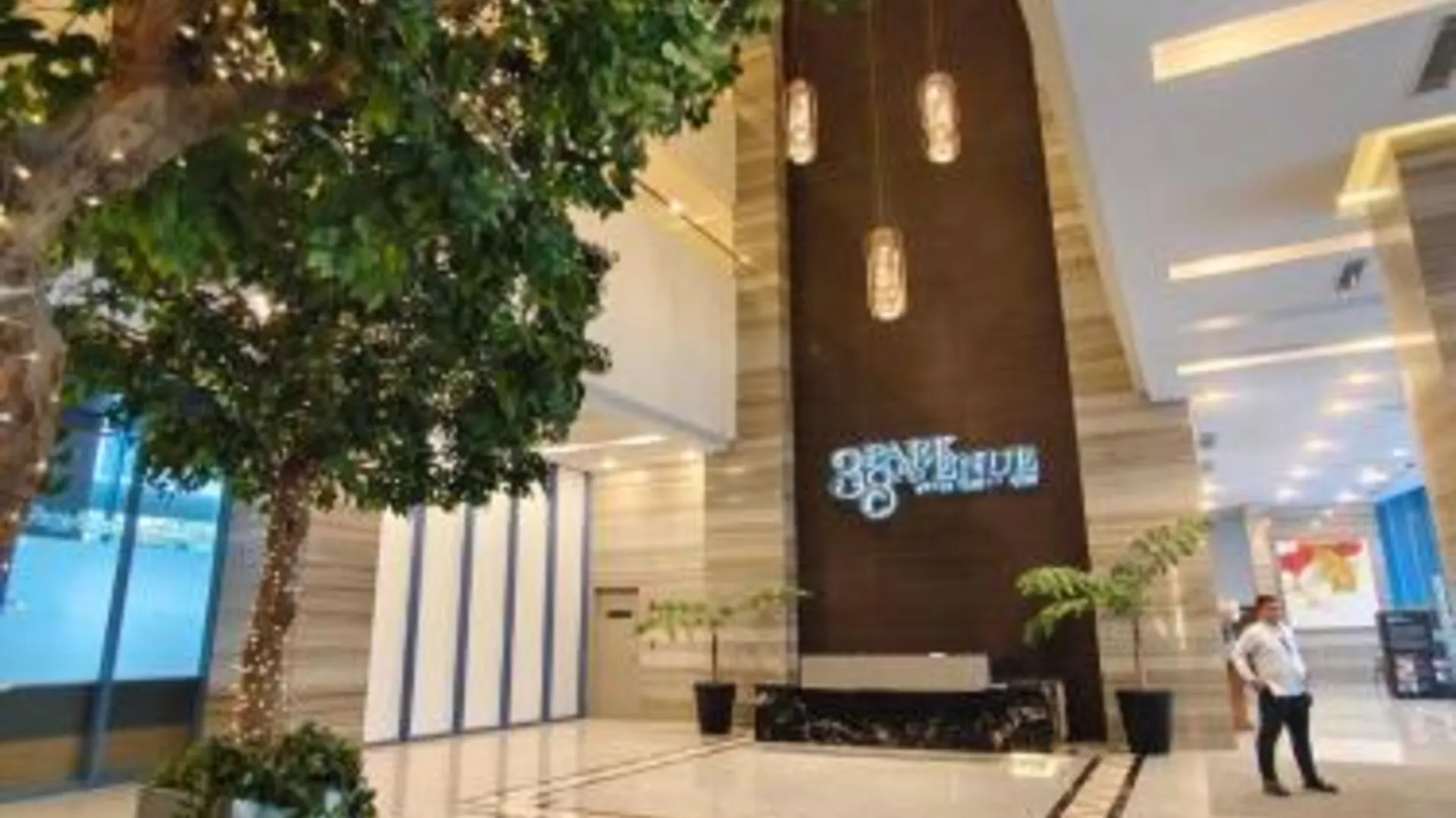 세부 38 Park Avenue right in the heart of IT Park Cebu, 55 inches TV, wifi, LOWER FLOOR on 5th floor 4성급 싱글룸 수영장