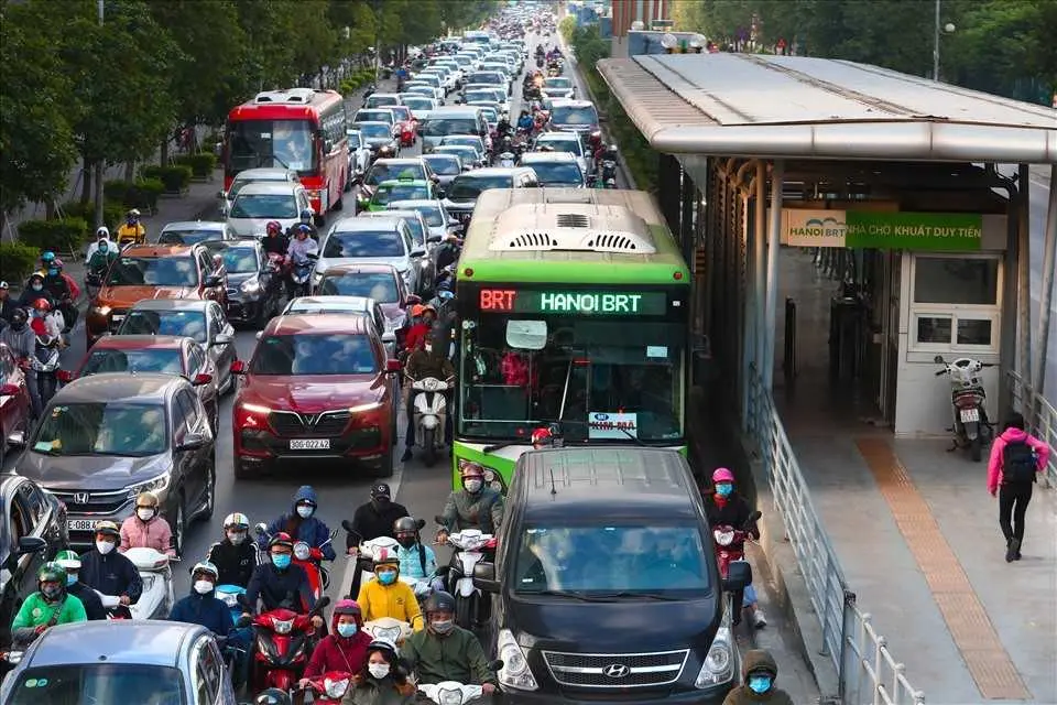 Đi vào làn xe bus phạt bao nhiêu tiền?